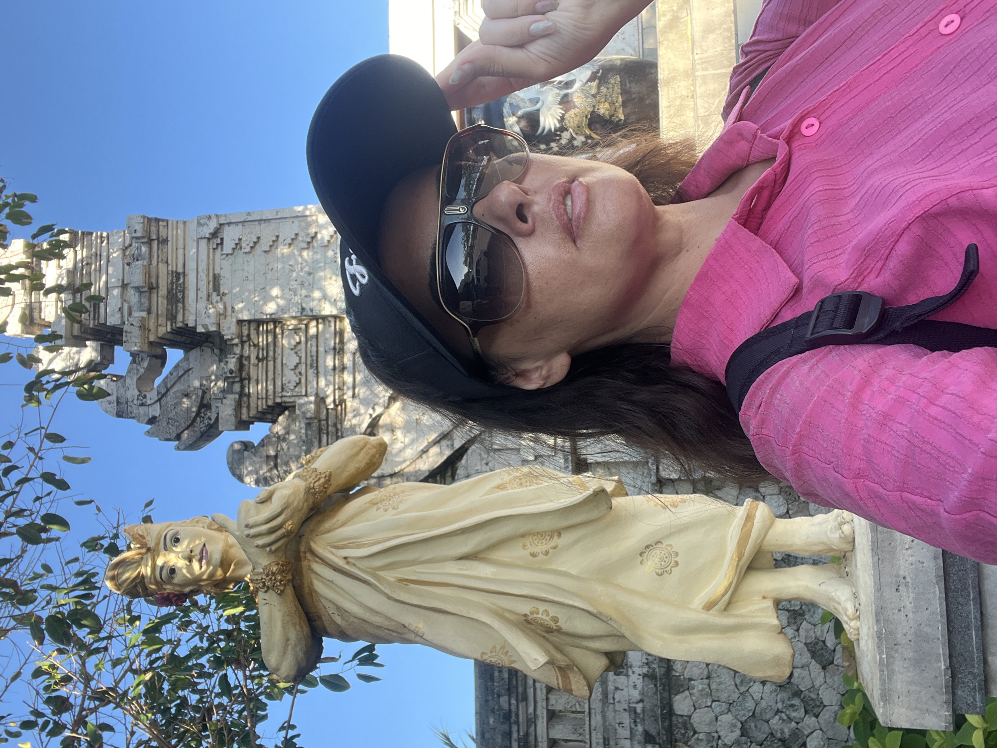 Morning tour of Kuta Selatan's cliffside park and beach landmarks