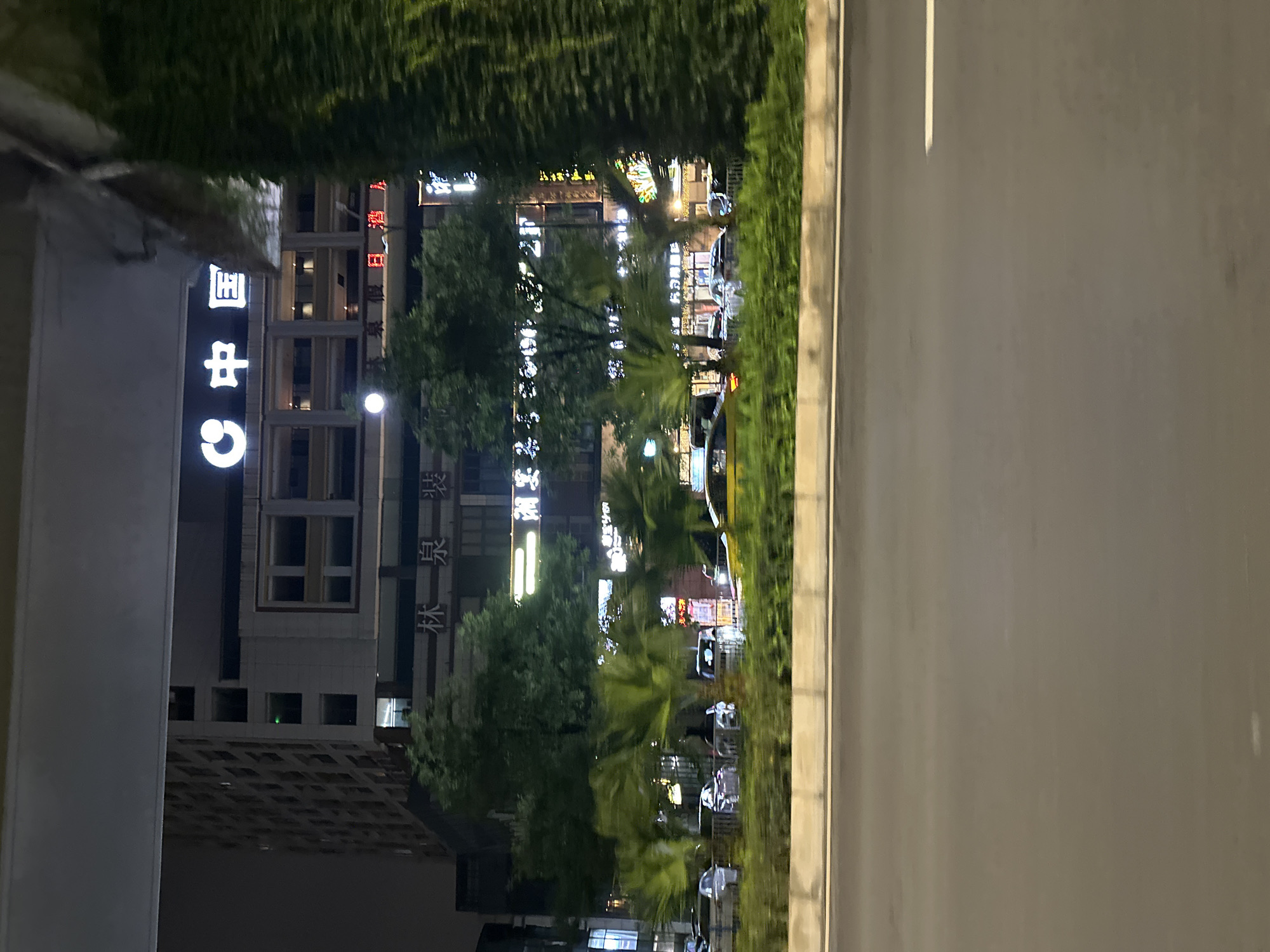 Routine nighttime street activity documented in Chongqing High-tech Zone