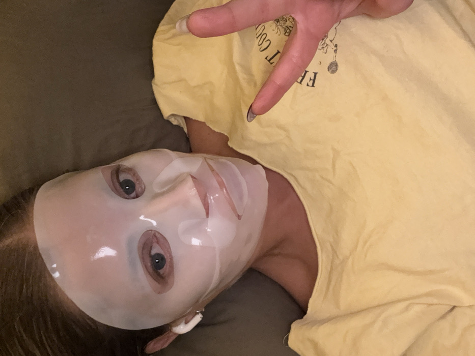 Paris resident documents evening skincare routine with selfies
