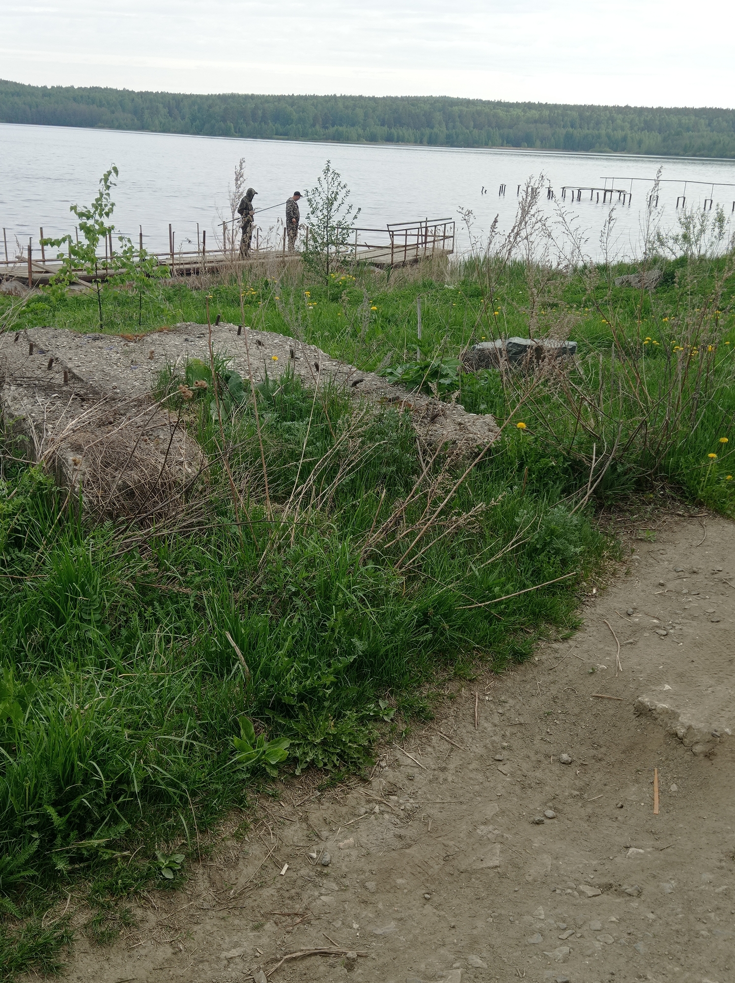 Early morning lakeside activities documented in Degtyarsk, Russia