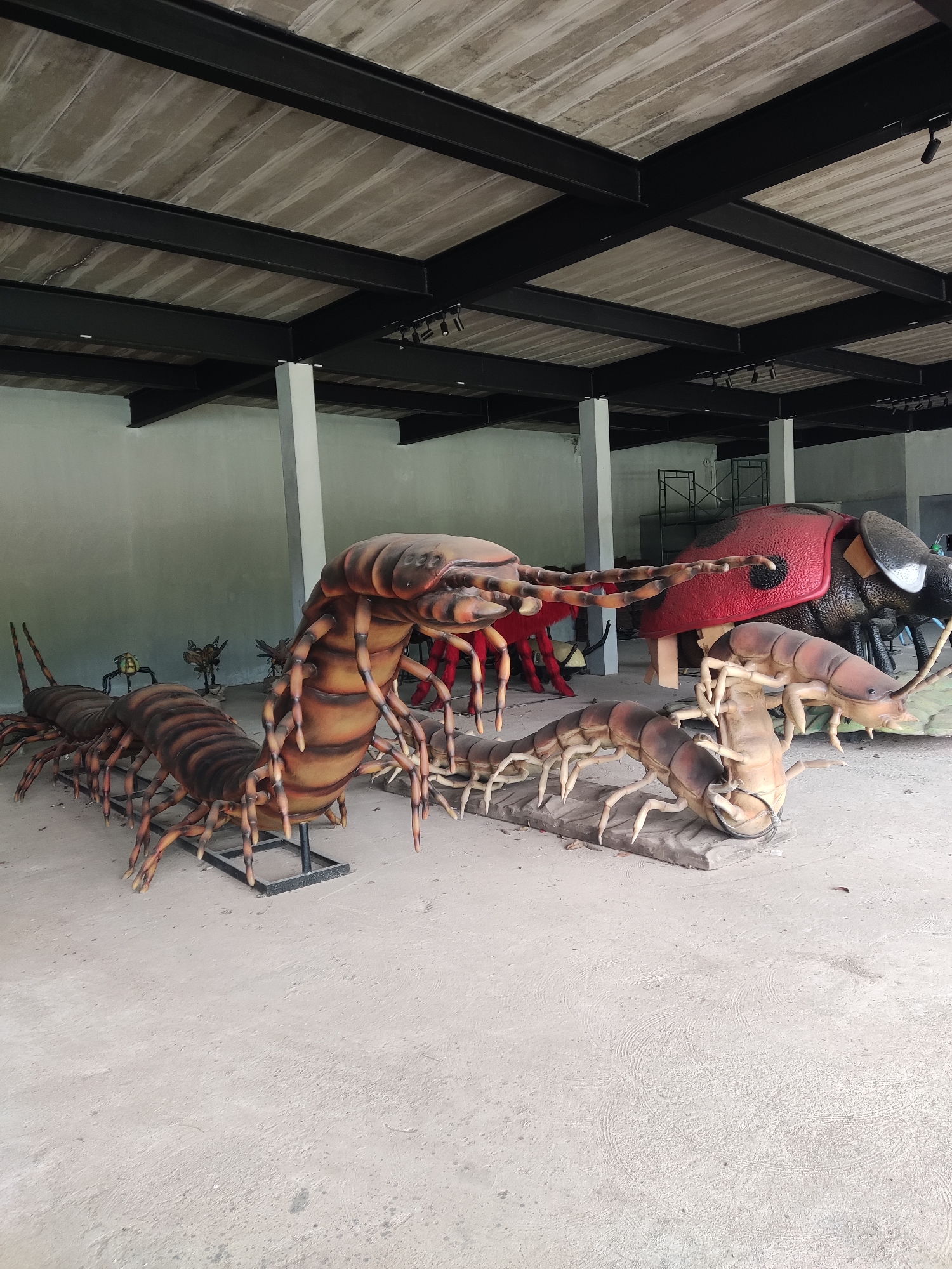 Large sculpture exhibition documented in Baan Lipa Noi, Thailand