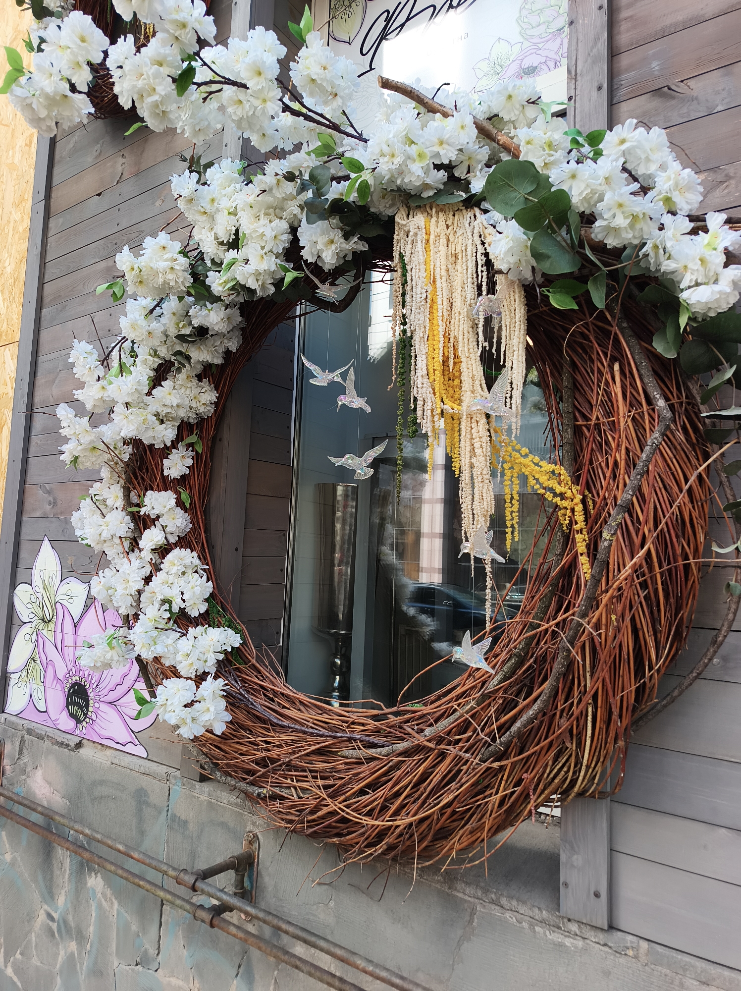 Decorative window display spotted in Kyiv storefront
