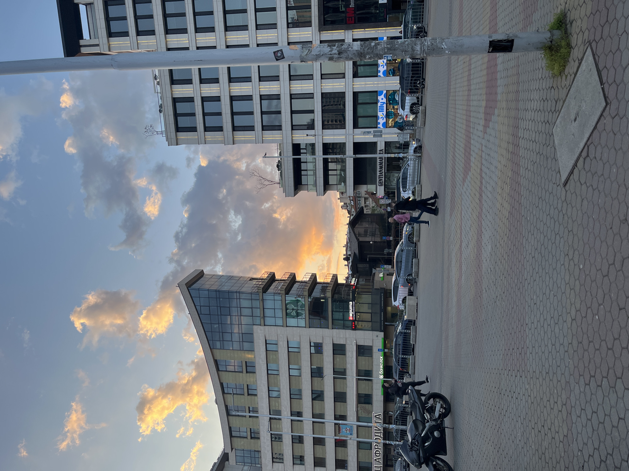 Sofia evening scenes captured by witnesses during rush hour