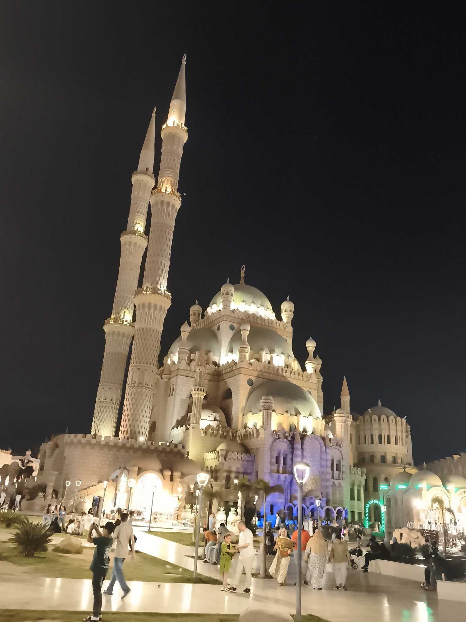 Night out near Al Sahaba Mosque and Sharm El Sheikh's market streets