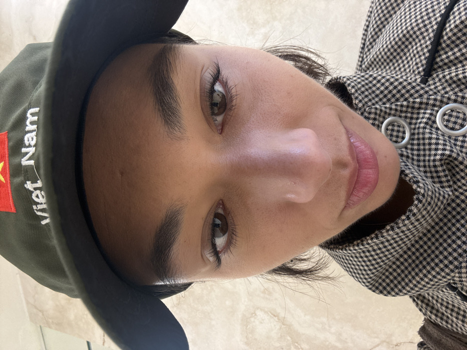 Person documents afternoon stroll through Paris neighborhoods with selfies