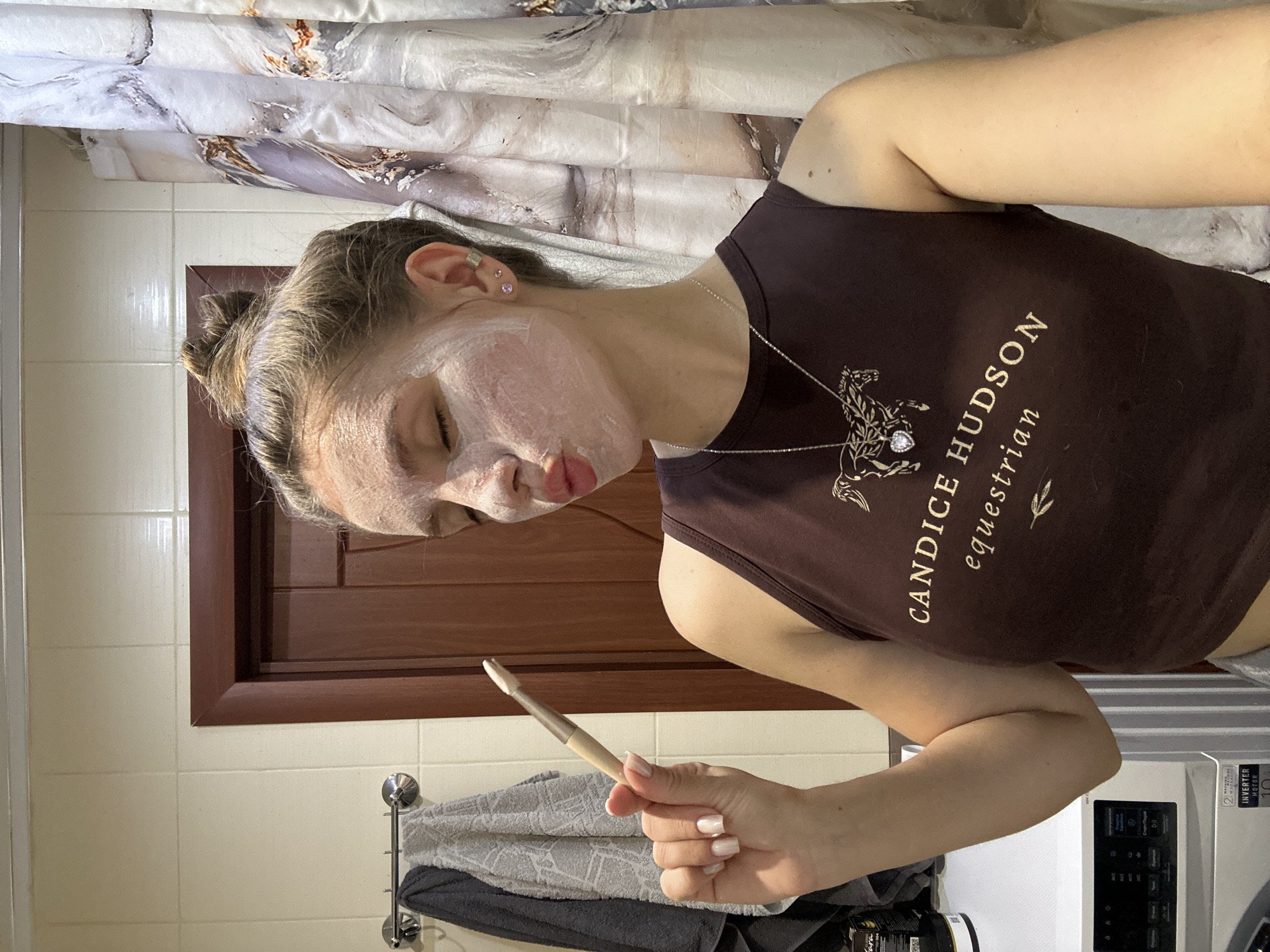 Woman's evening routine documented in Klin, Russia home