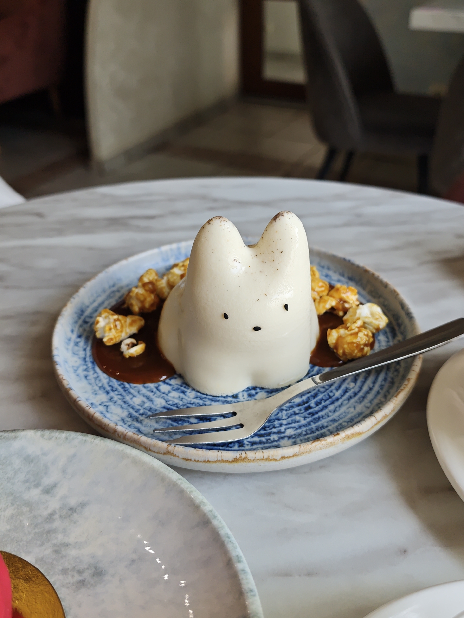 Cafe visit documented in Vinnytsia with decorative desserts