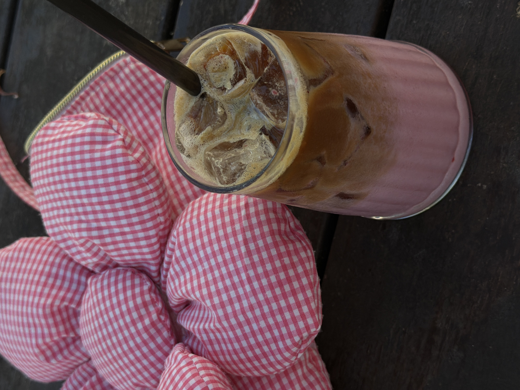 A quiet afternoon in Bat Yam — café, park, and street life