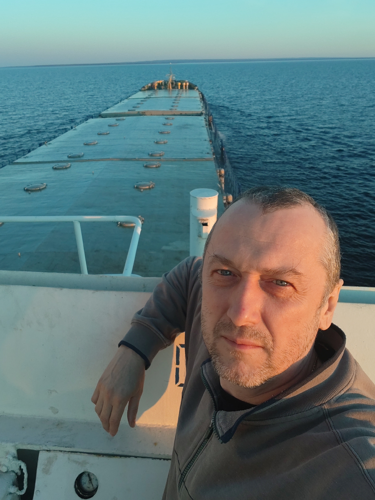 Man documents sunset cruise in Russian waters