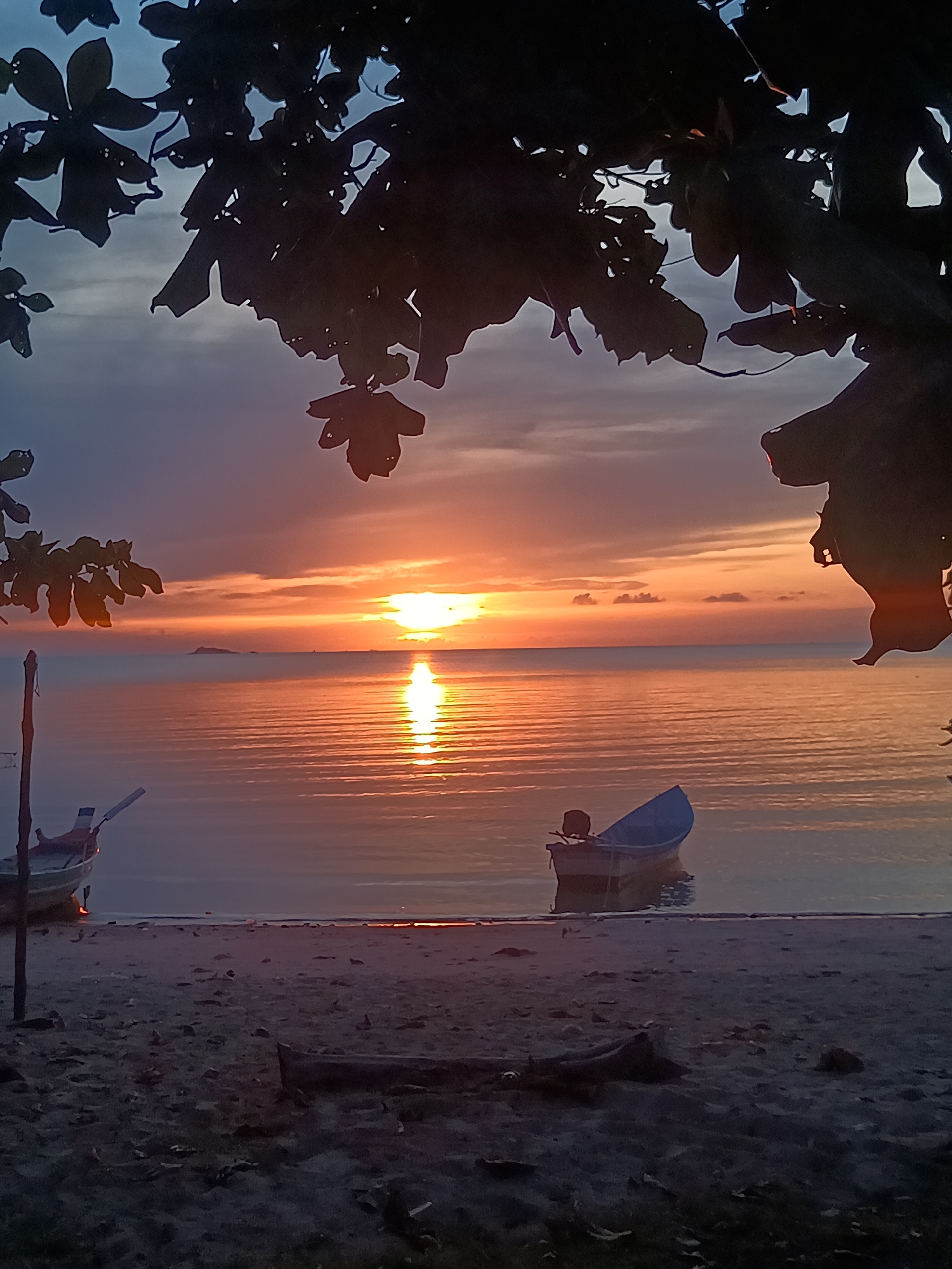 Sunset beach moment captured in Baan Wok Tum, Thailand