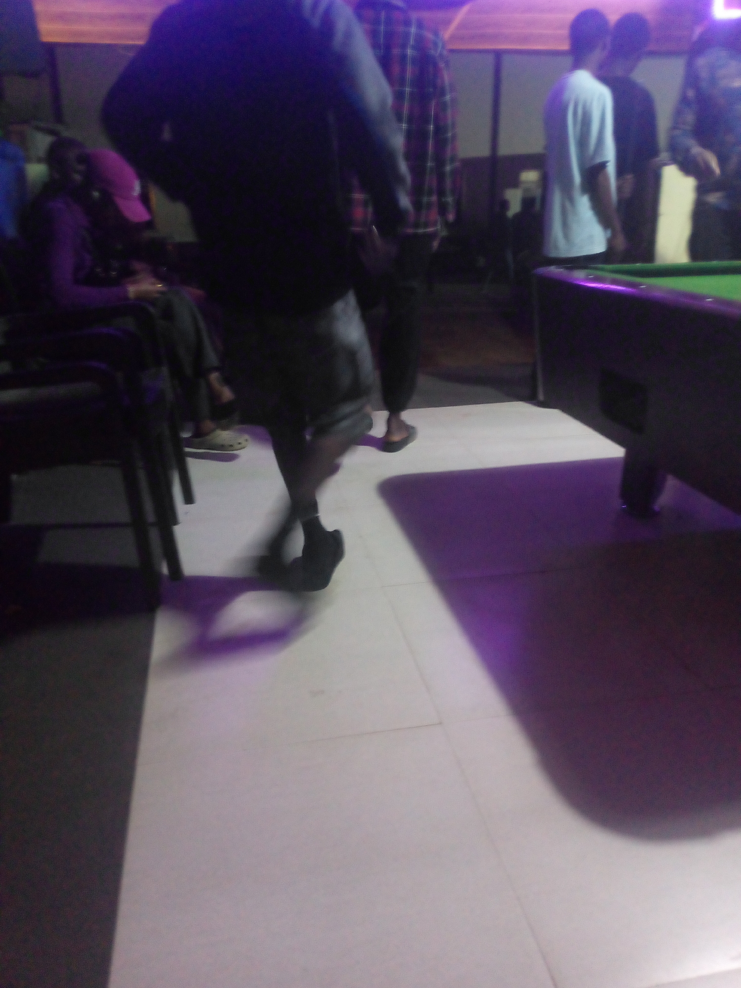 Evening pool game gathering documented at Jos lounge