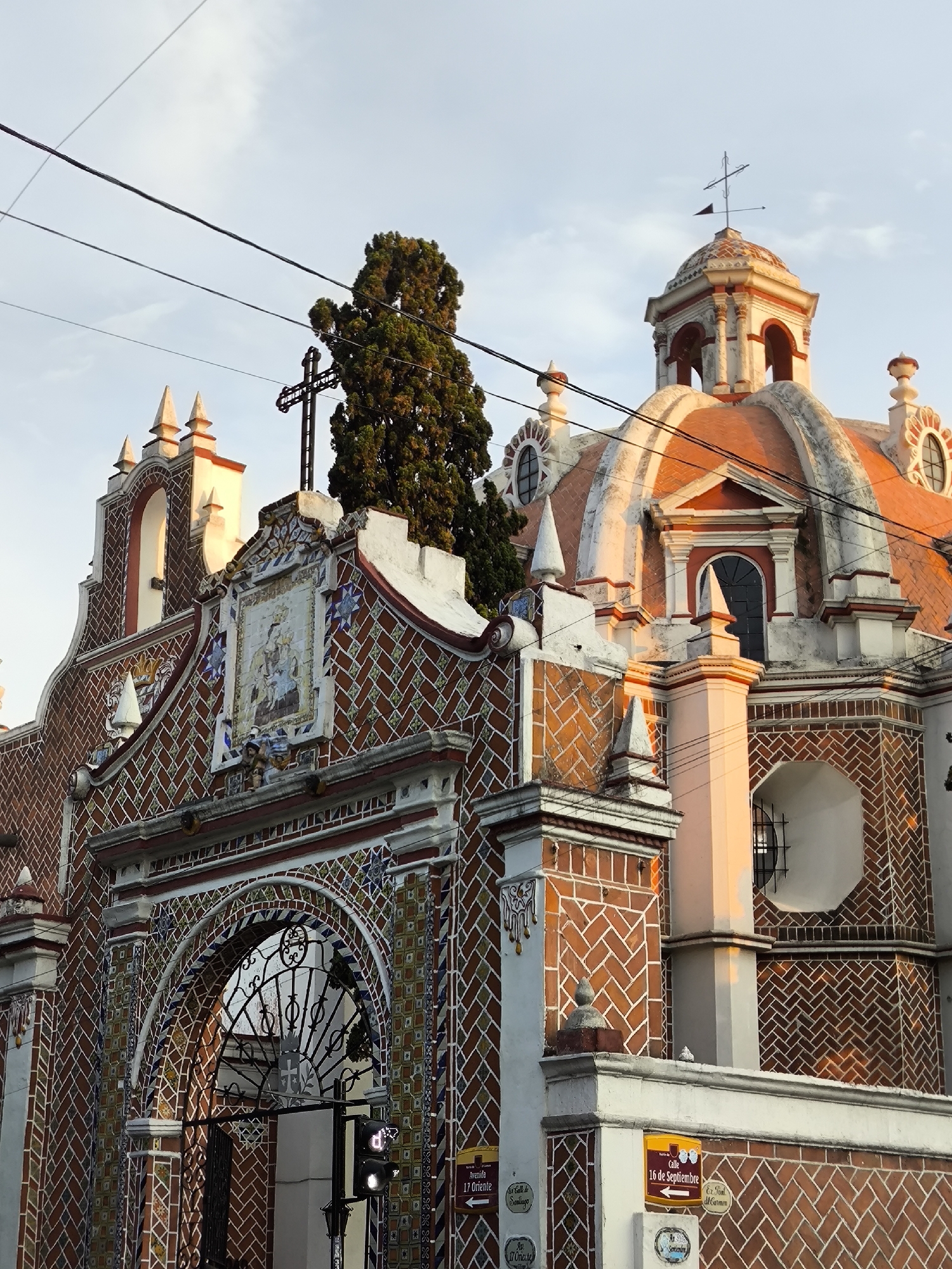 Evening street scenes documented near historic Puebla church