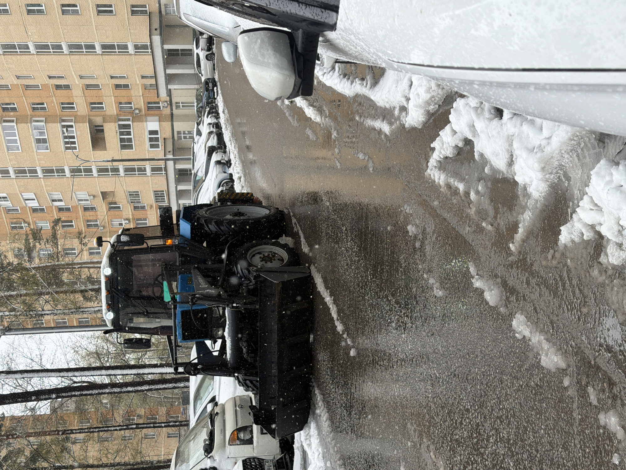 Morning snow blankets Korolyov as residents continue daily routines