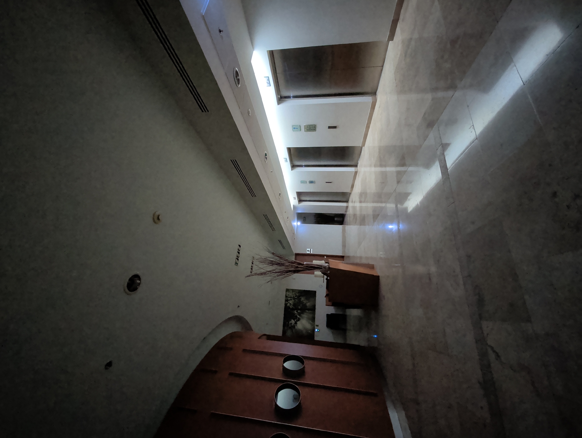 Modern hallway with marble flooring captured in Mexico City