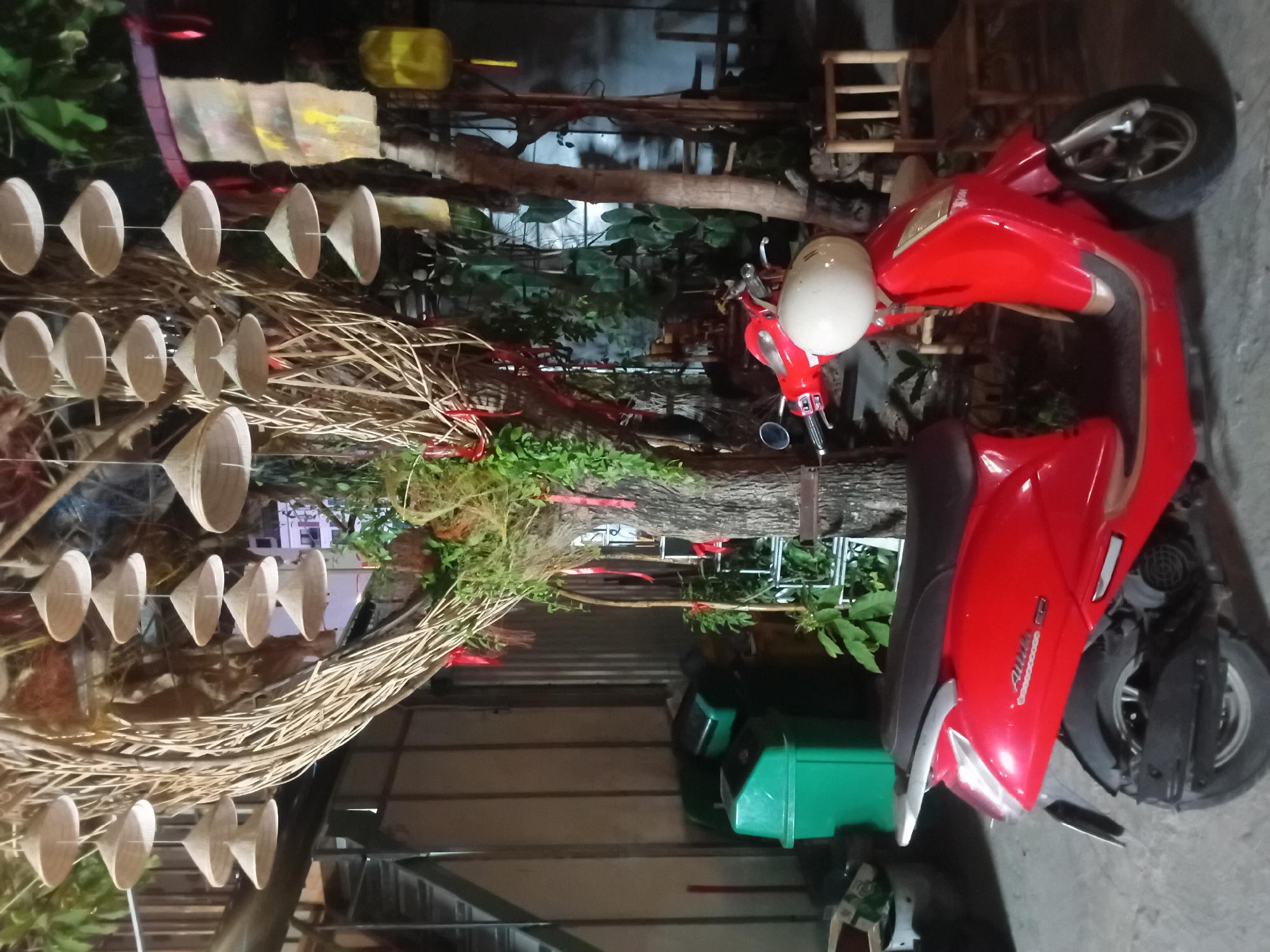 An evening in Đà Nẵng, beach to backstreets