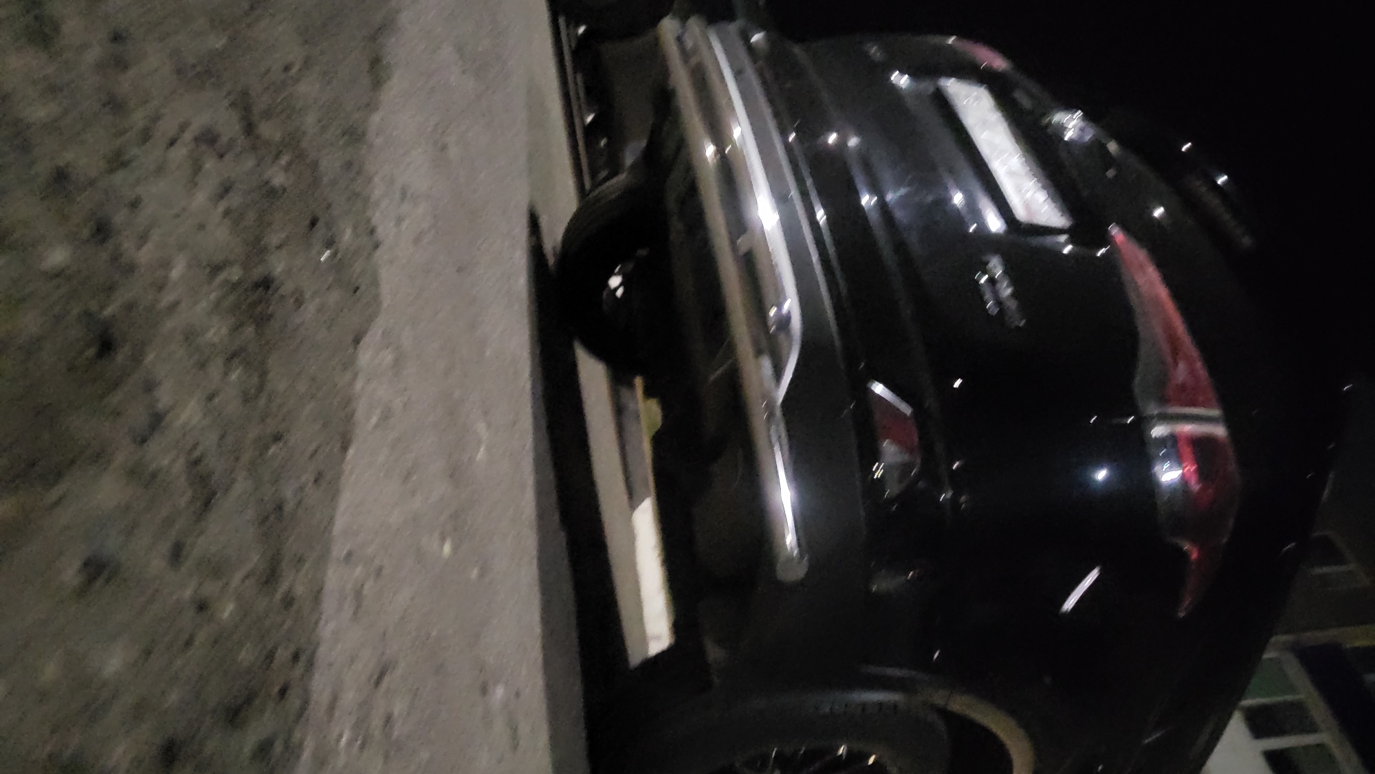 Evening domestic life and parked cars observed in Markovskii