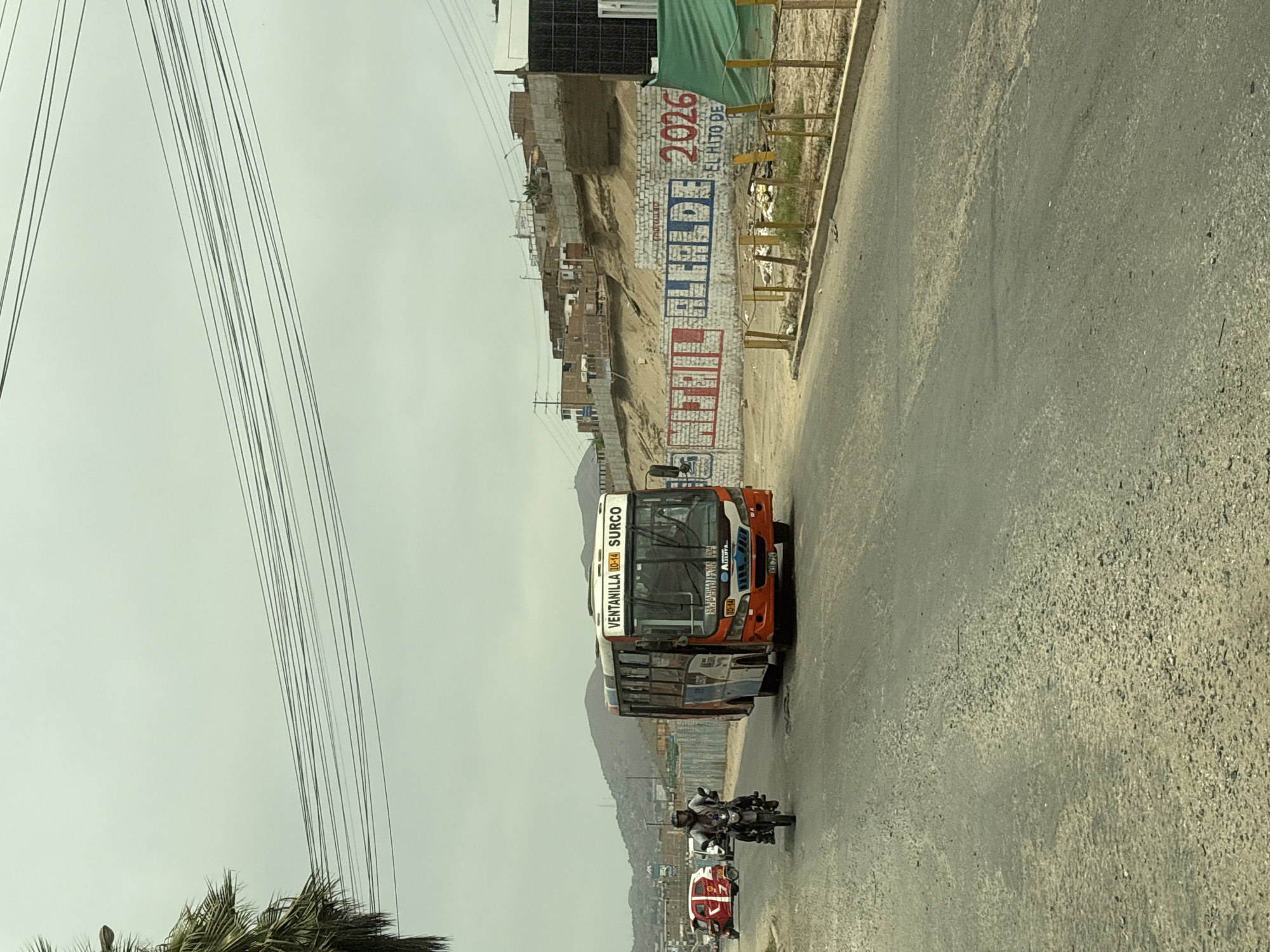 Street scenes and car wash activity in Mi Perú