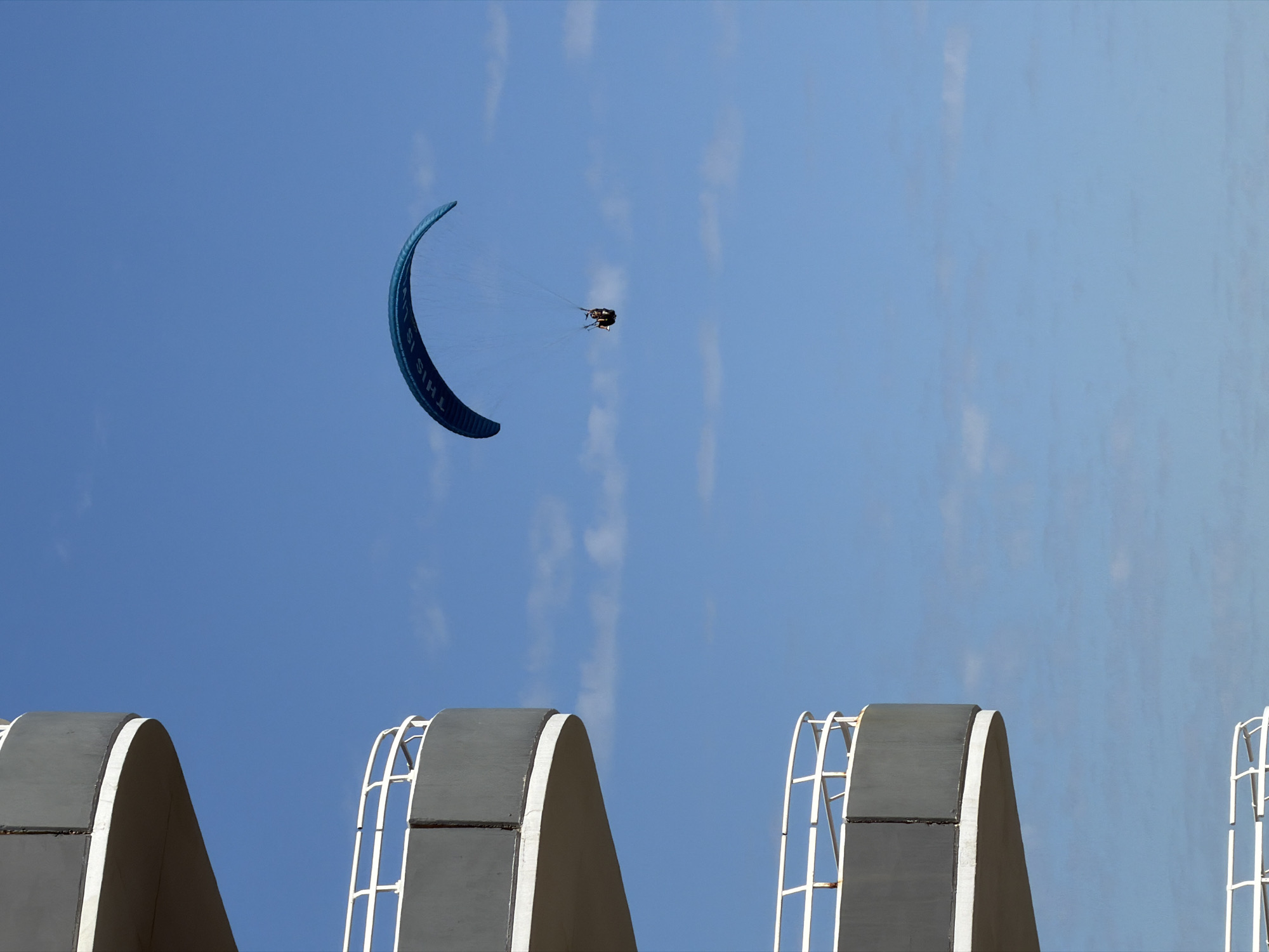 Kite surfer spotted above Cape Town buildings near Atlantic coast