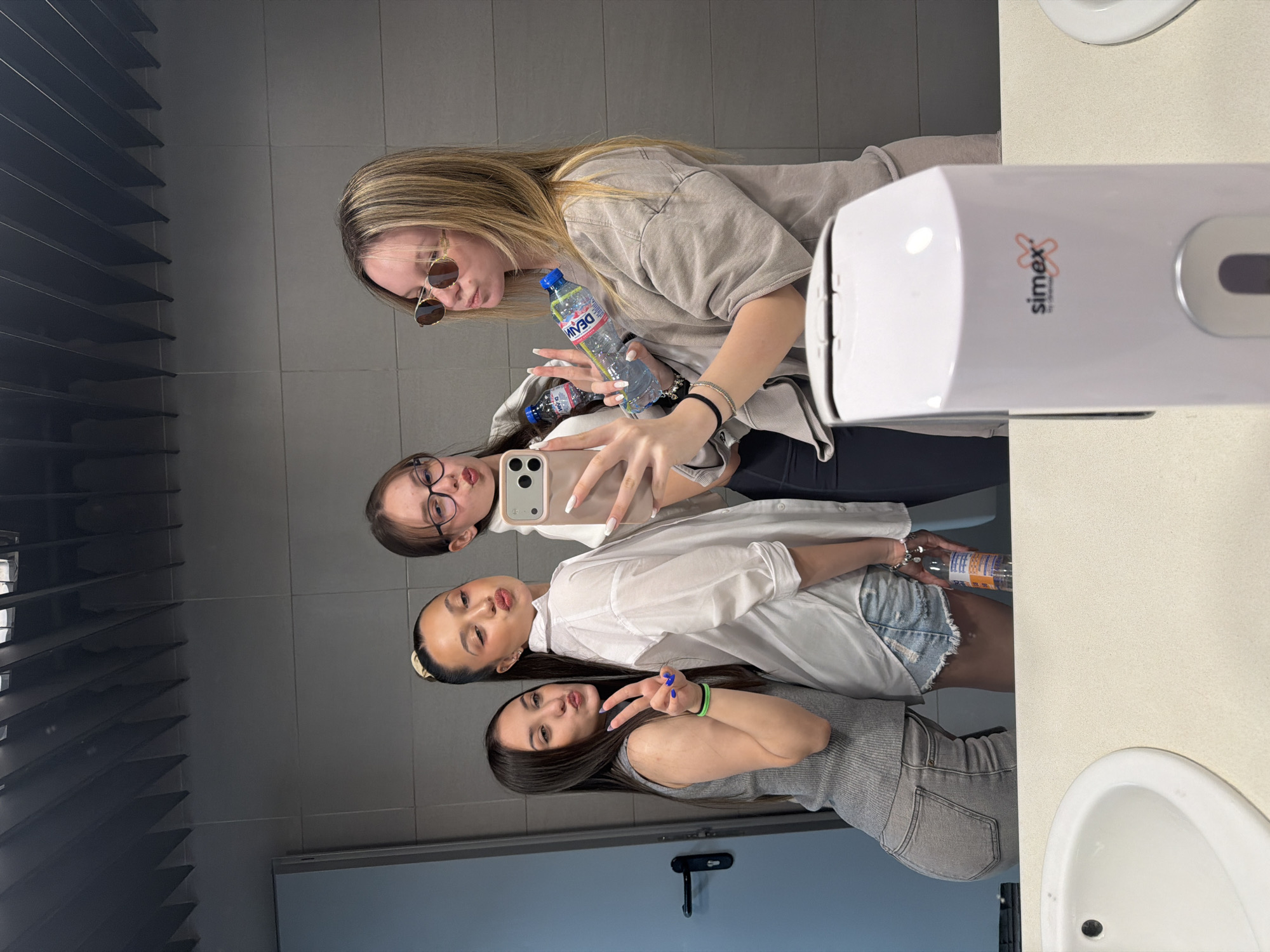 Young women socialize, take selfies around Blagoevgrad cafes