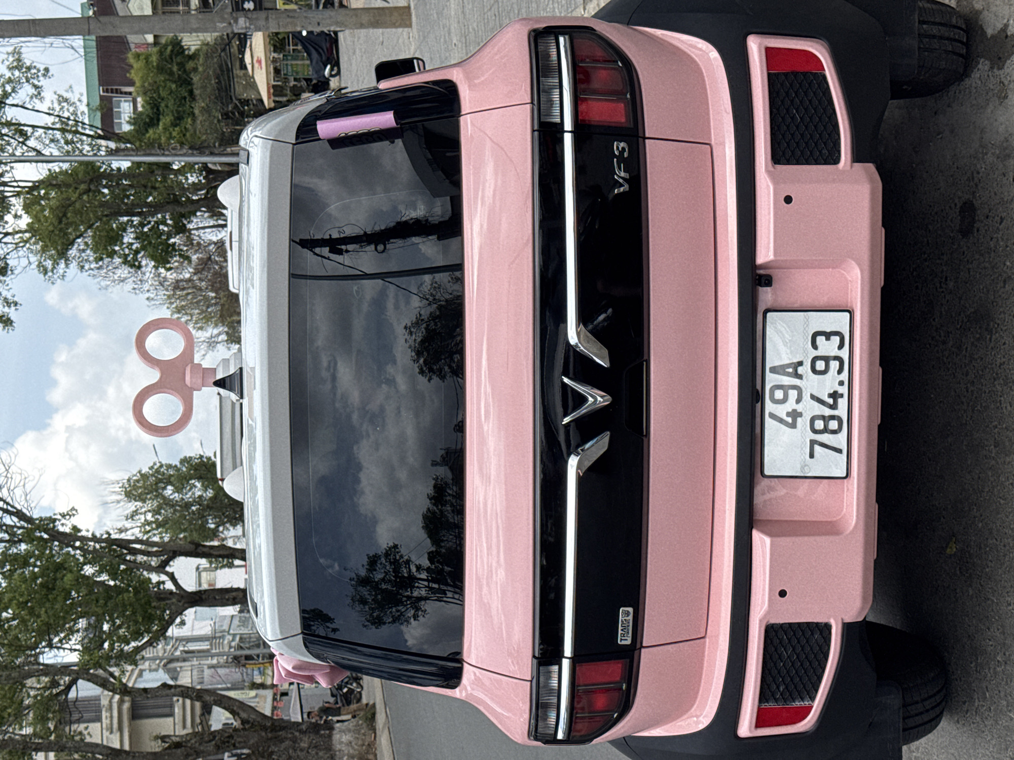 Pink wind-up key car parked on a Đà Lạt street