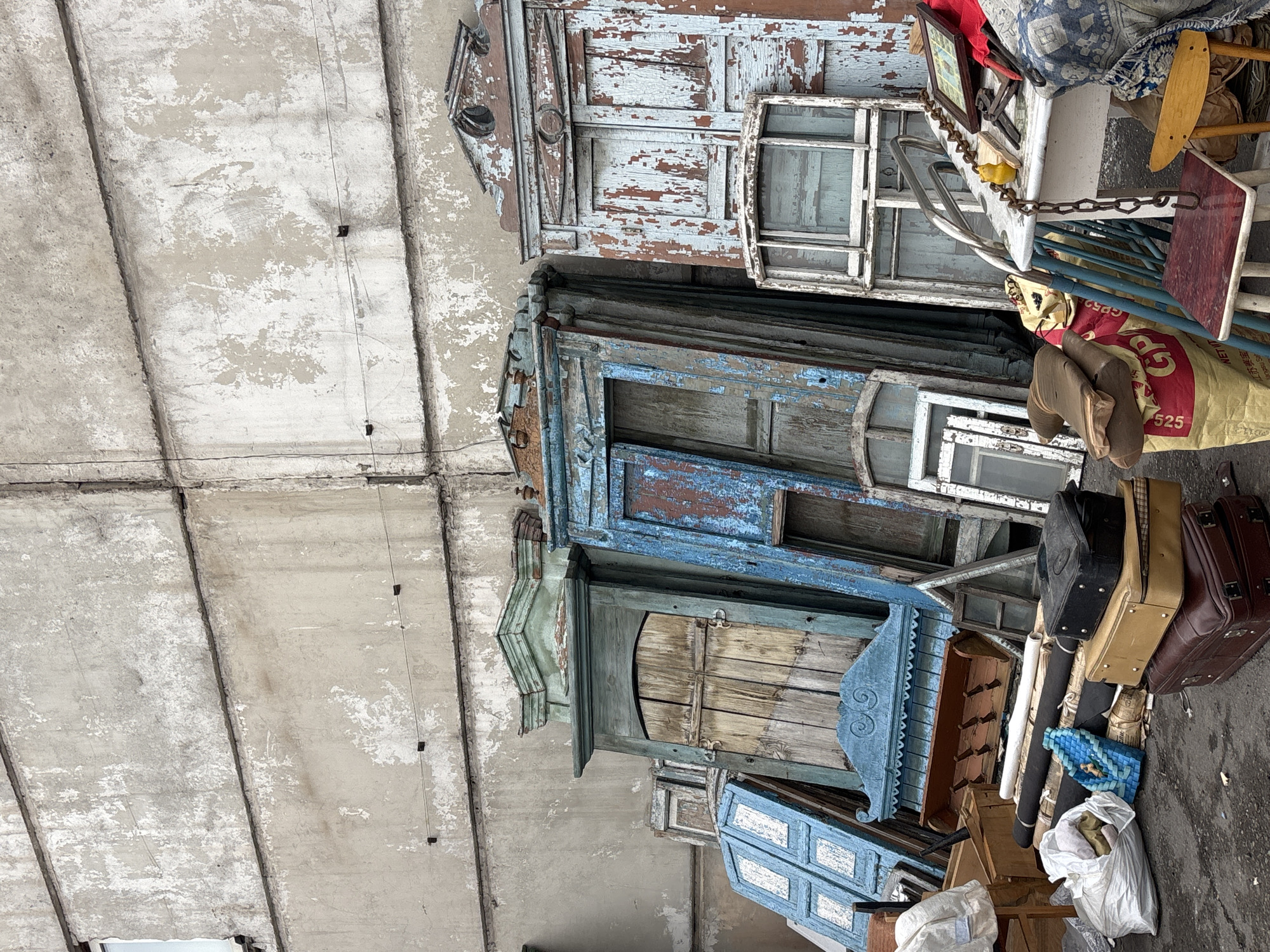 Architectural salvage and household items documented in Krasnoyarsk storage areas