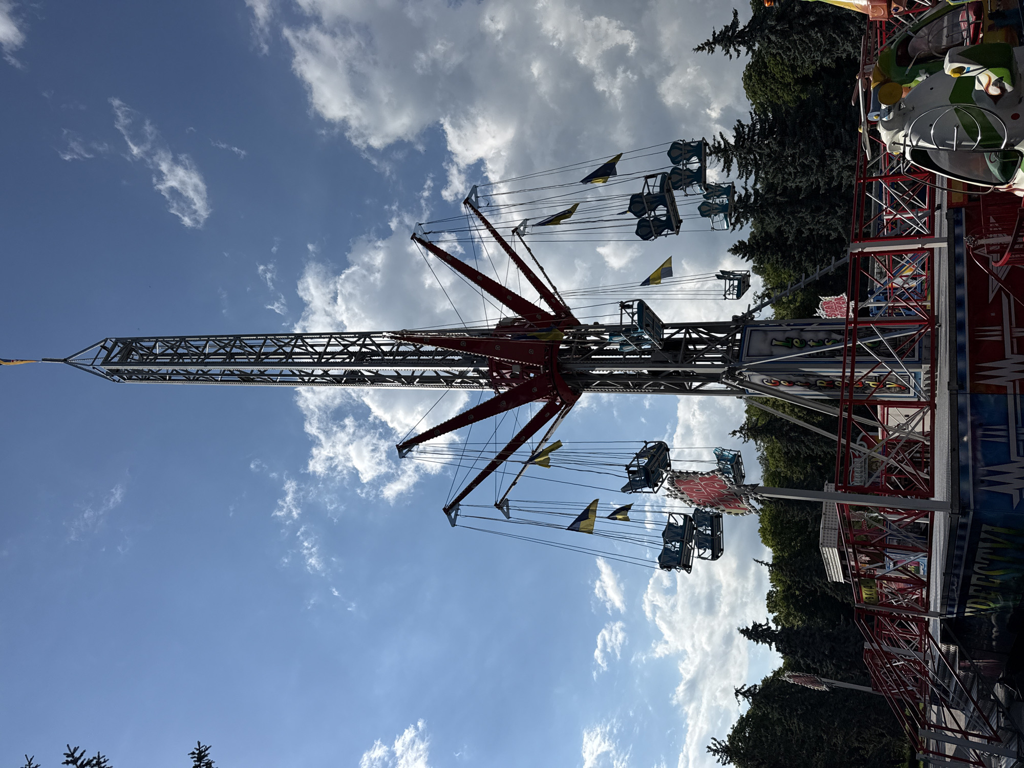 Ordinary afternoon moments documented across Vinnytsia park in Ukraine