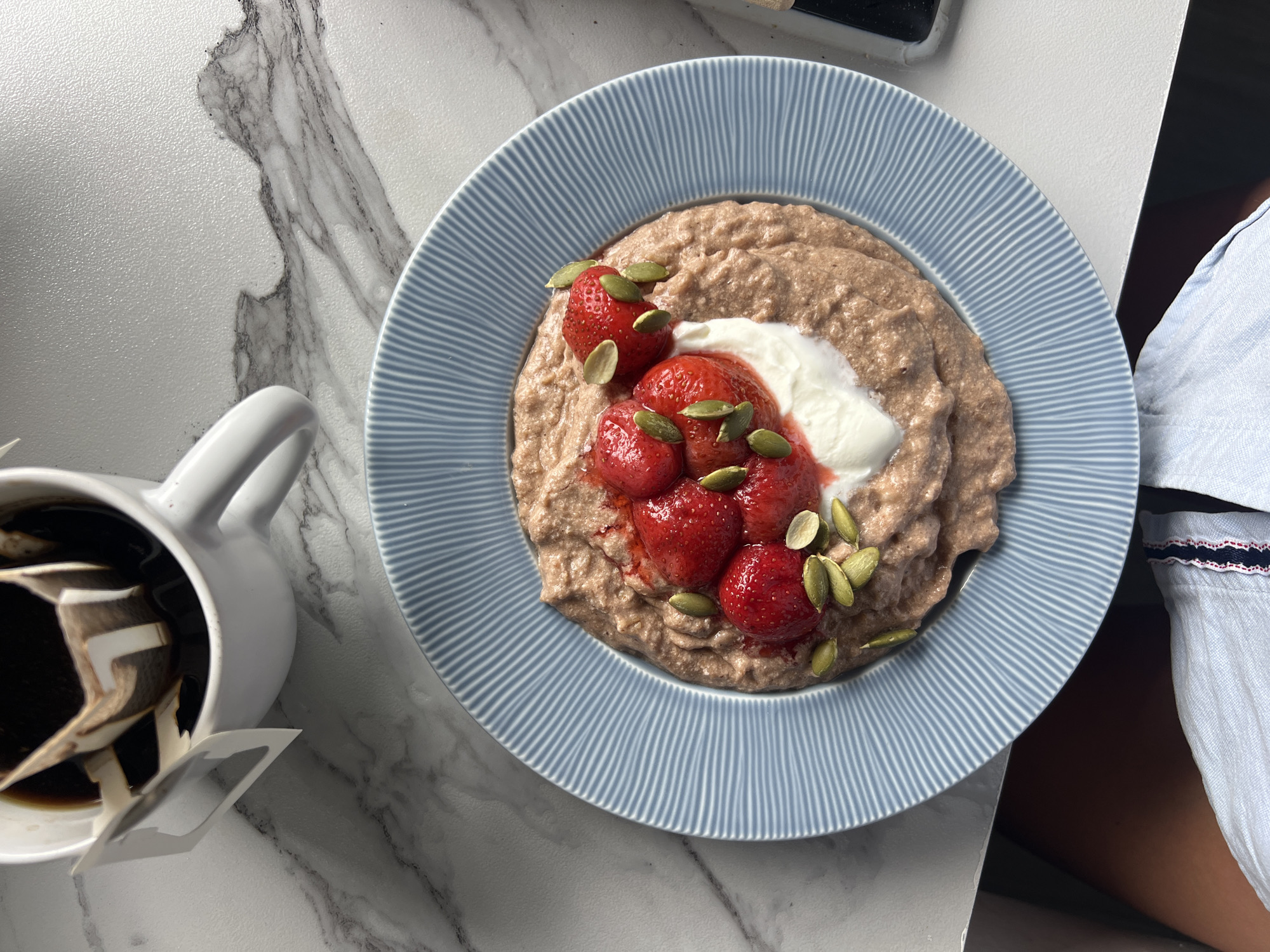 Woman documents breakfast and airport travel in early morning routine