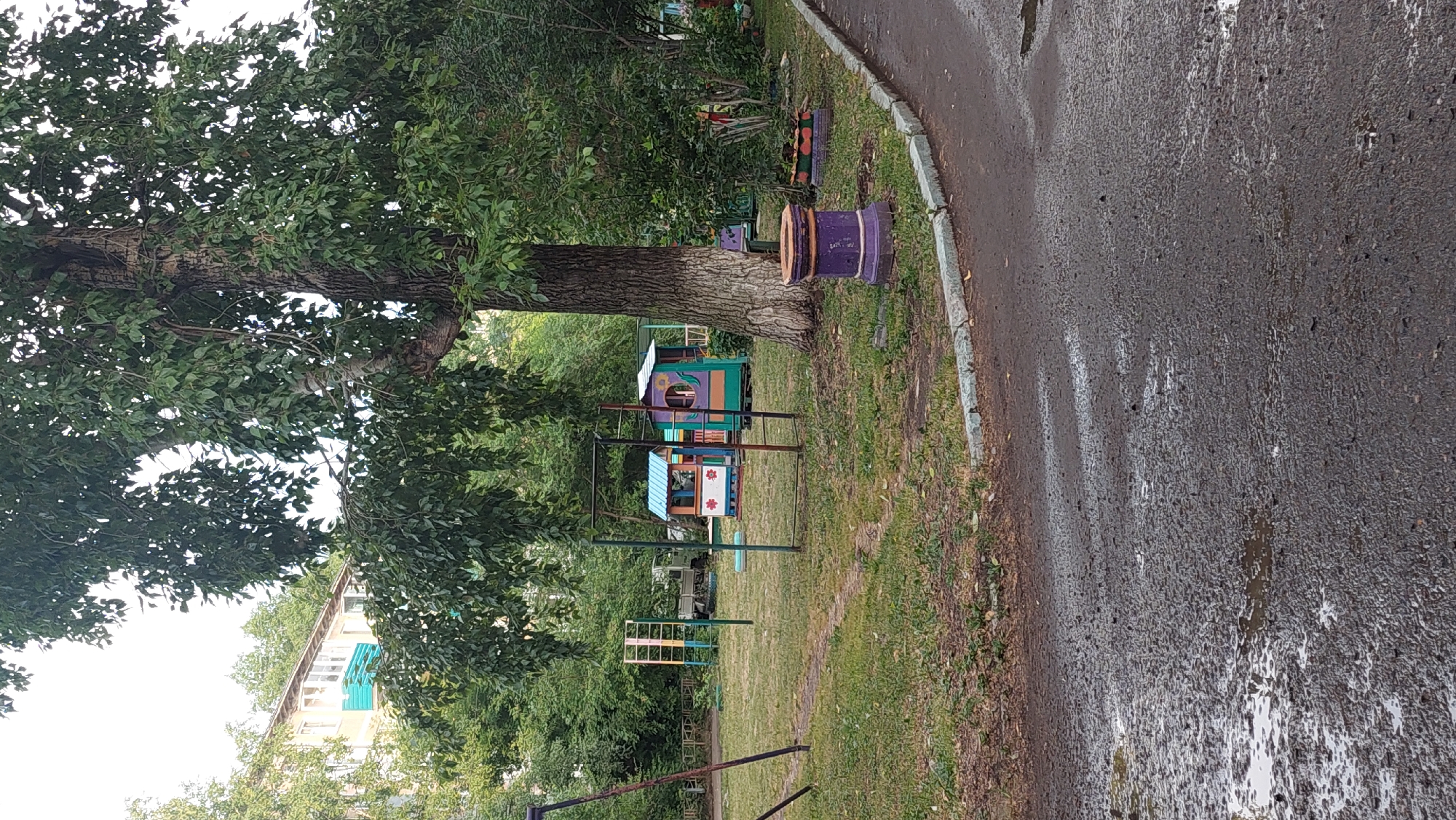 Wet morning in a Komsomolsk-on-Amur residential courtyard