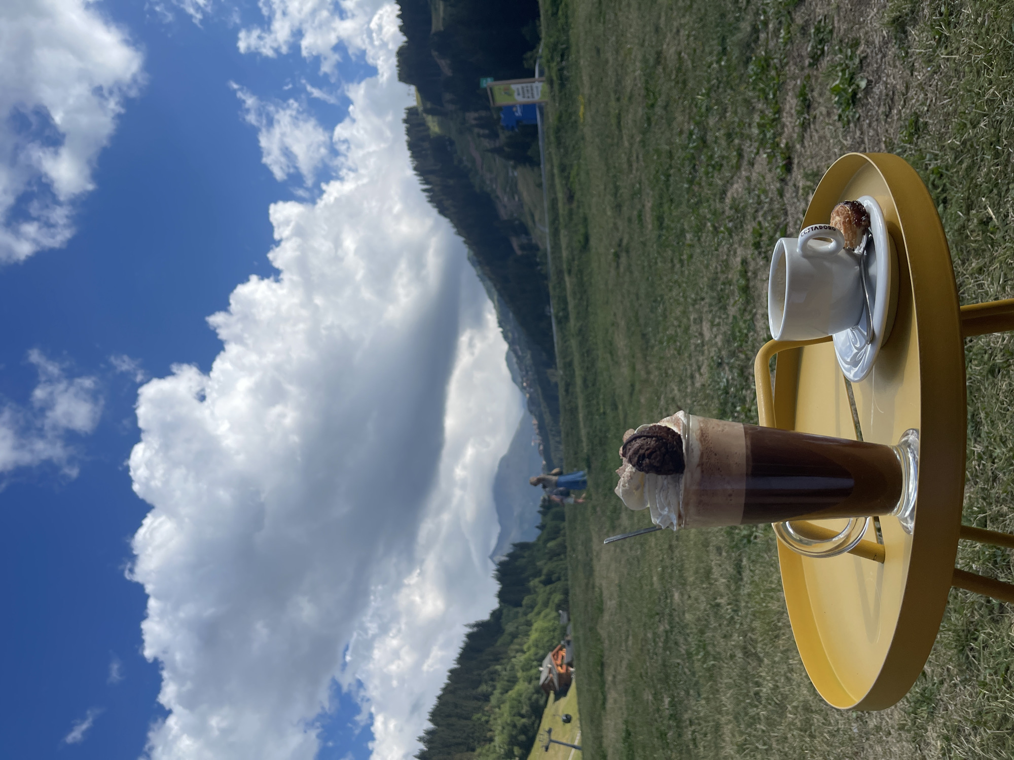 Café drinks and a mountain hillside, one minute apart