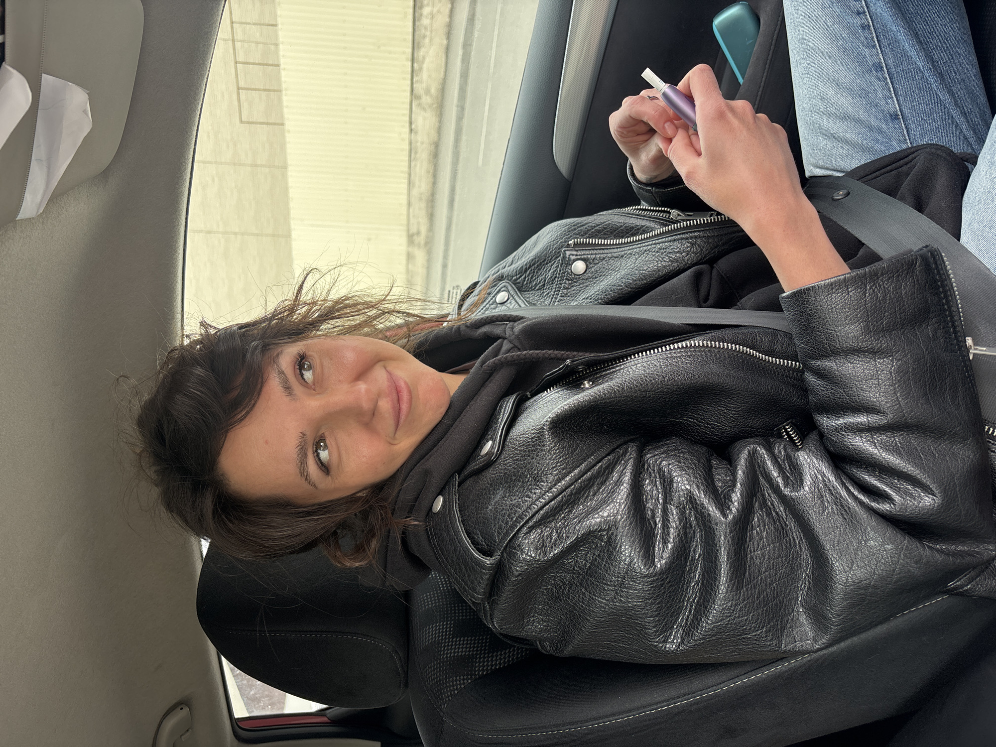 Woman with vaping device observed in moving car in Krasnoyarsk