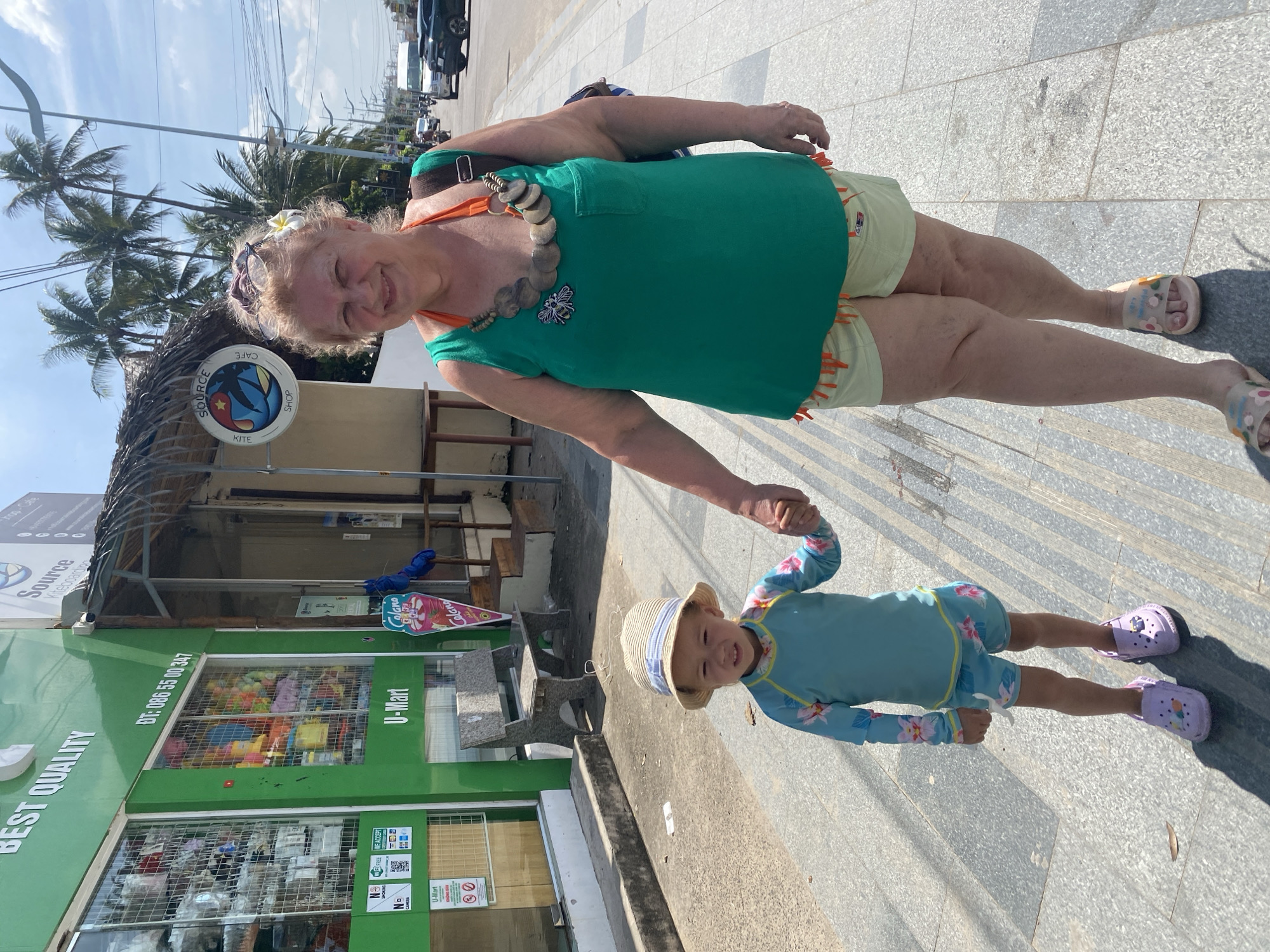 Beach day and street scenes along Mũi Né's coast