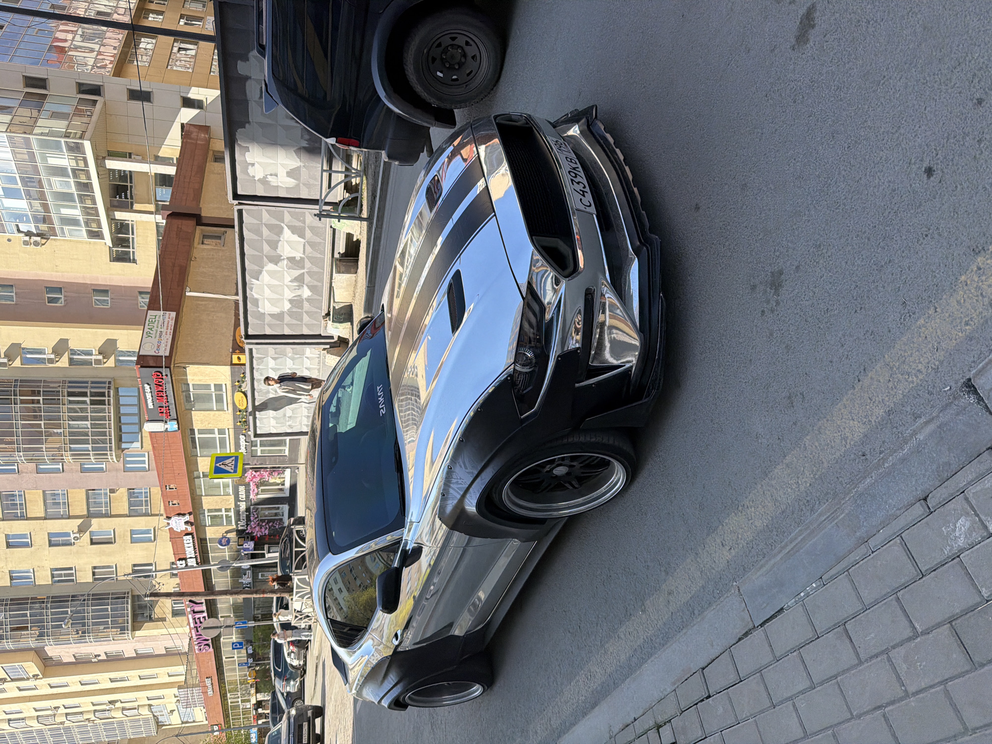 Early morning scenes captured in Yekaterinburg: car, selfie