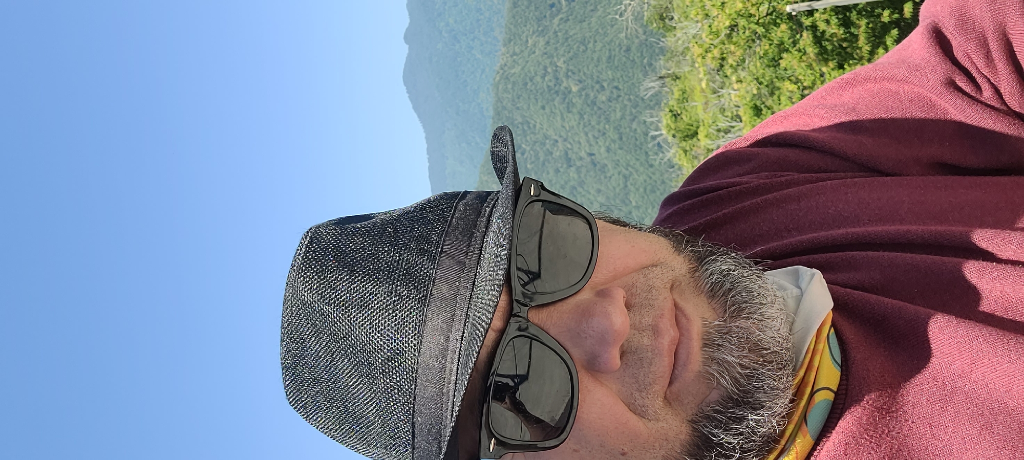 Mountain stop in Milisi with construction site and scenic selfies