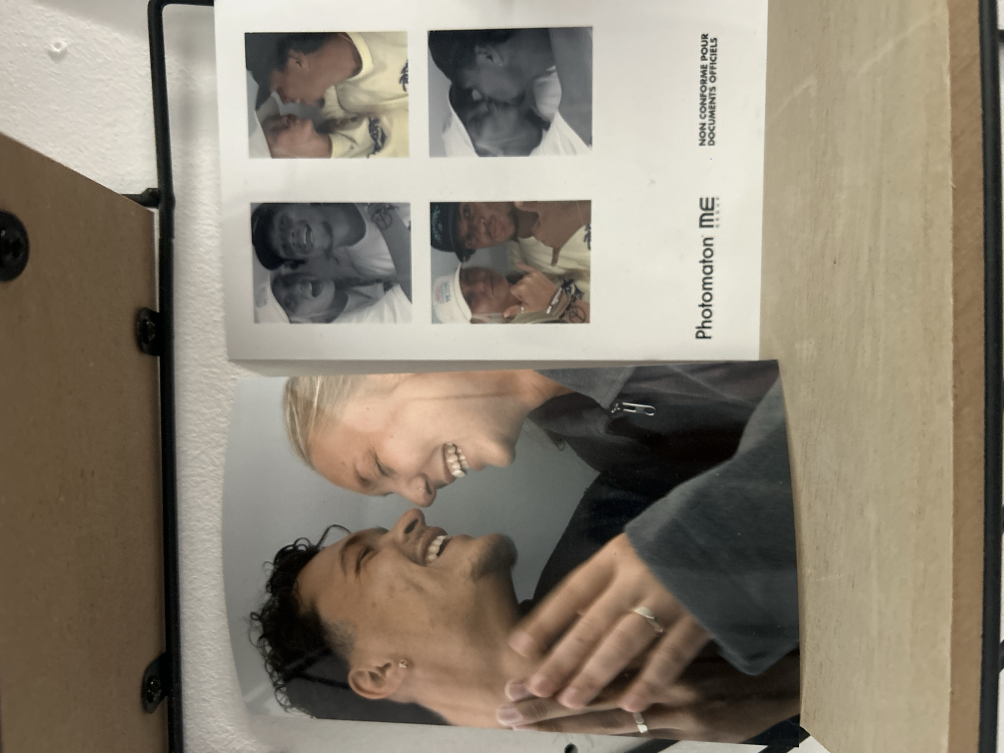 Person photographs couple portraits and takes selfies in Lannoy