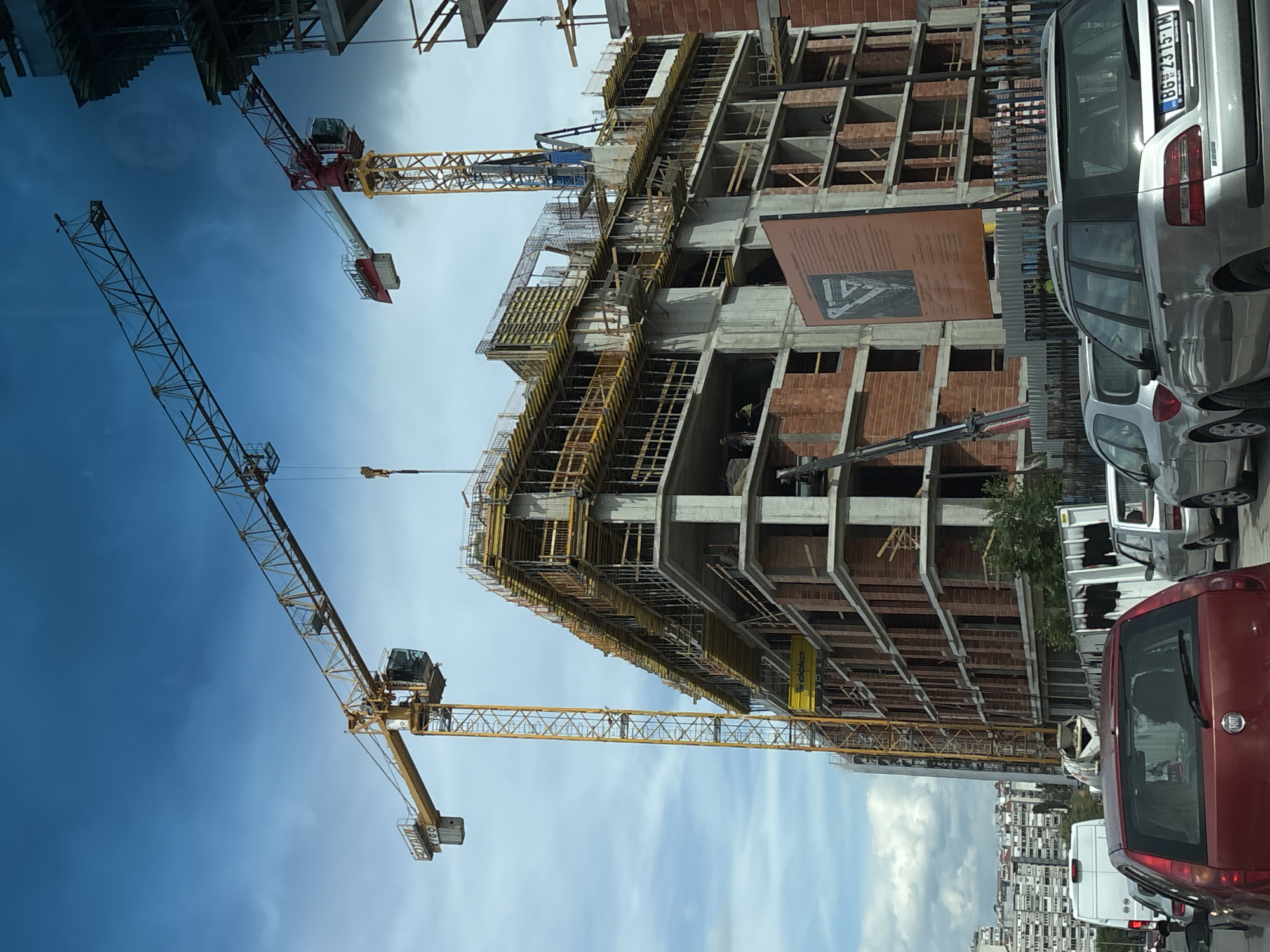 Construction continues on high-rise building in Vozdovac, Serbia