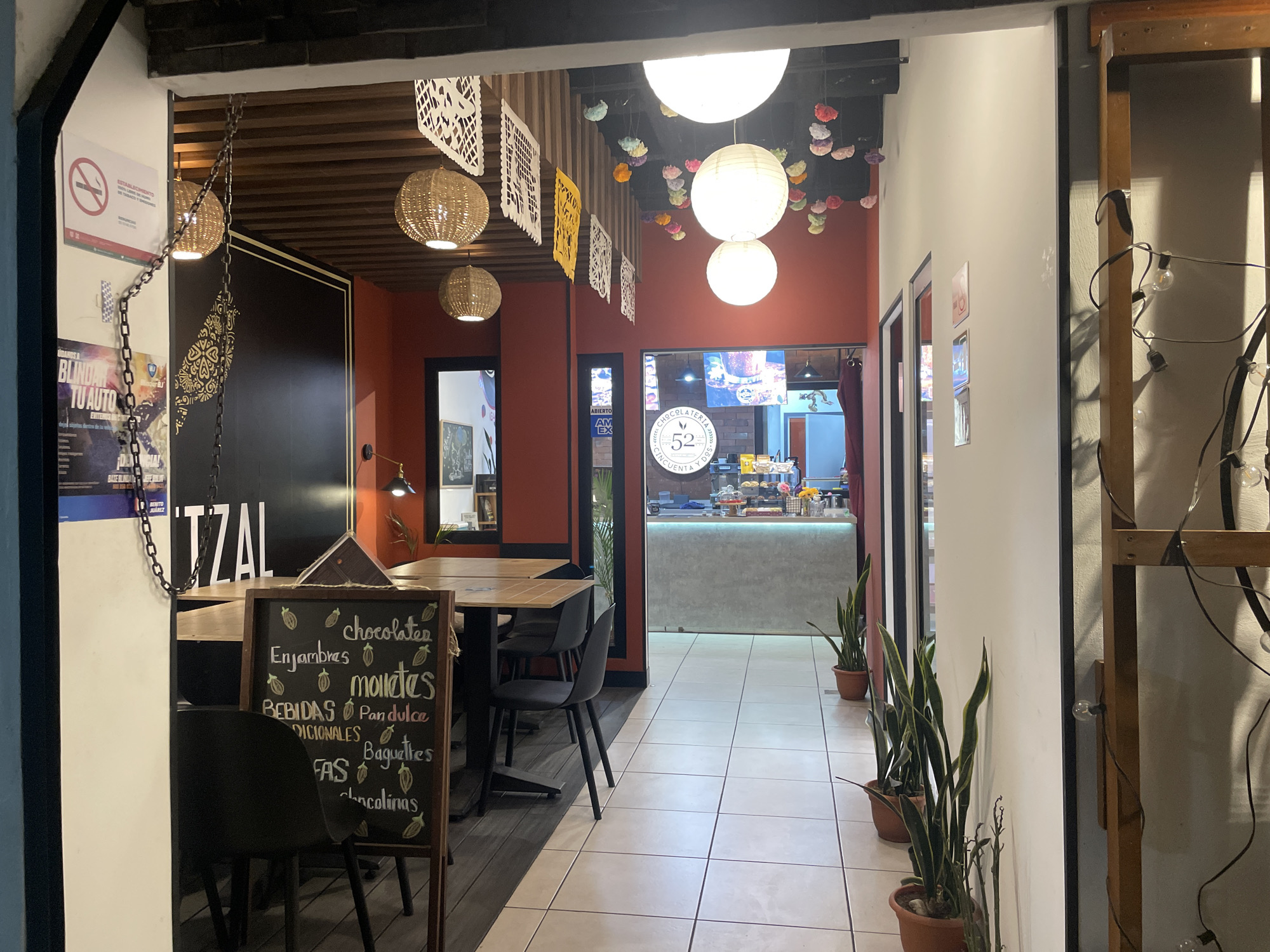 Mexico City chocolatier entrance documented by witness