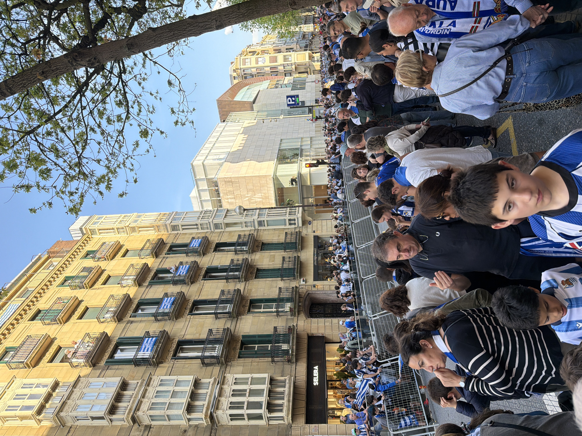 Crowds gather for public event in San Sebastián streets