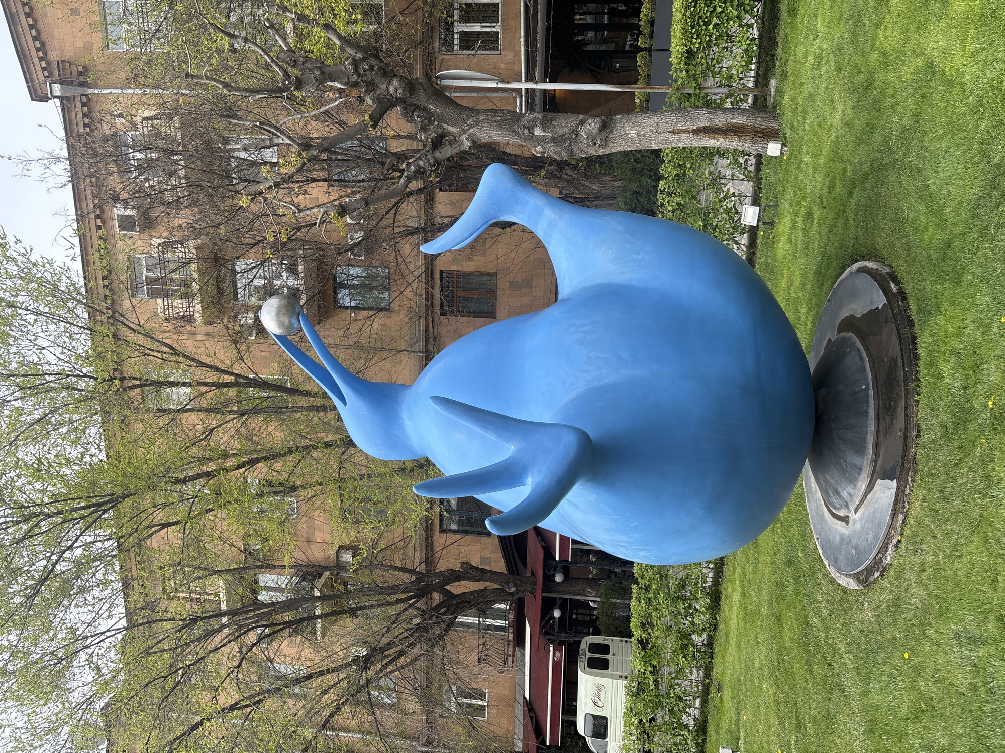 Art tour captures Yerevan's sculptures and galleries
