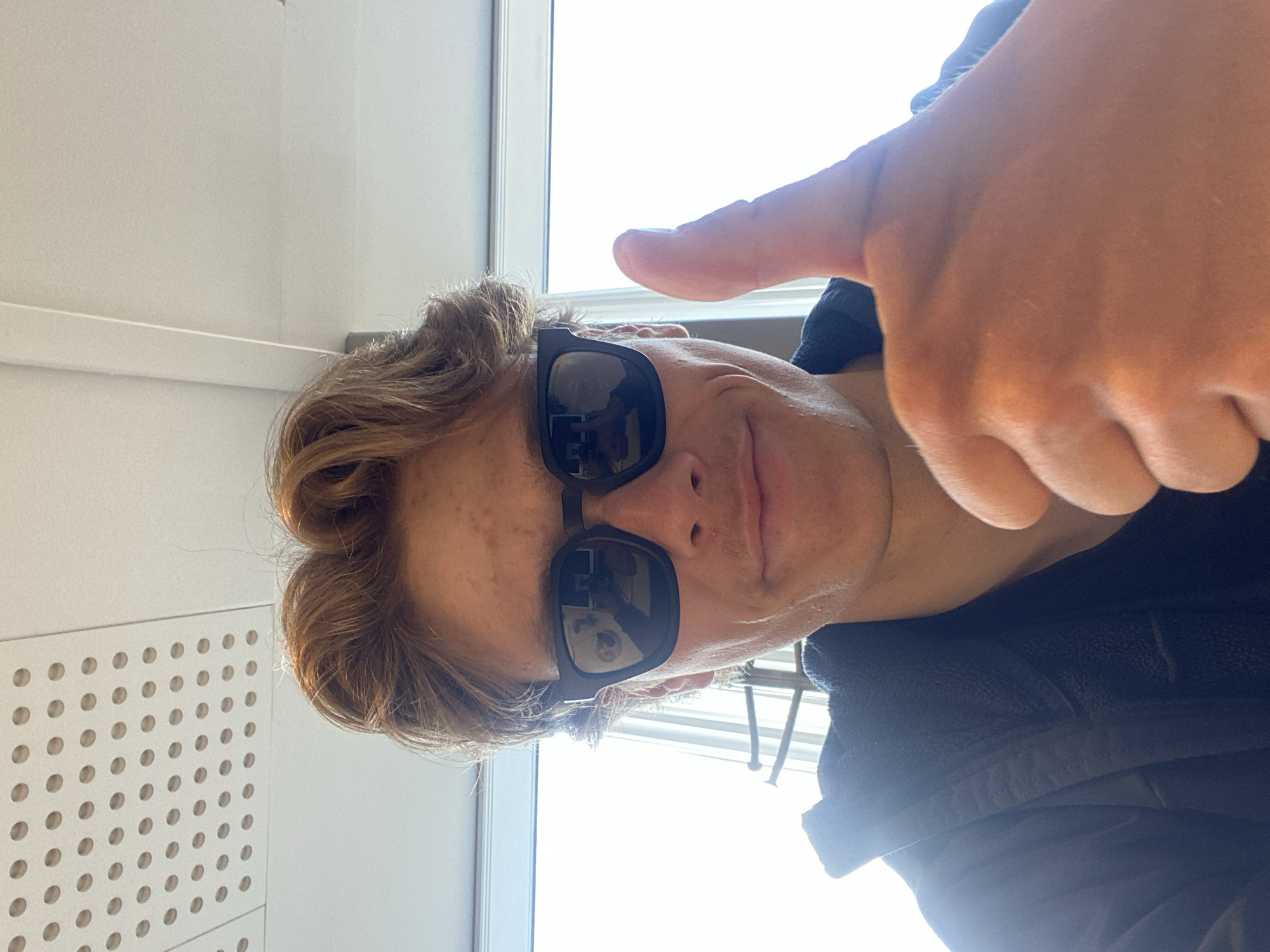 Person in sunglasses observed multiple times around Kastrup area