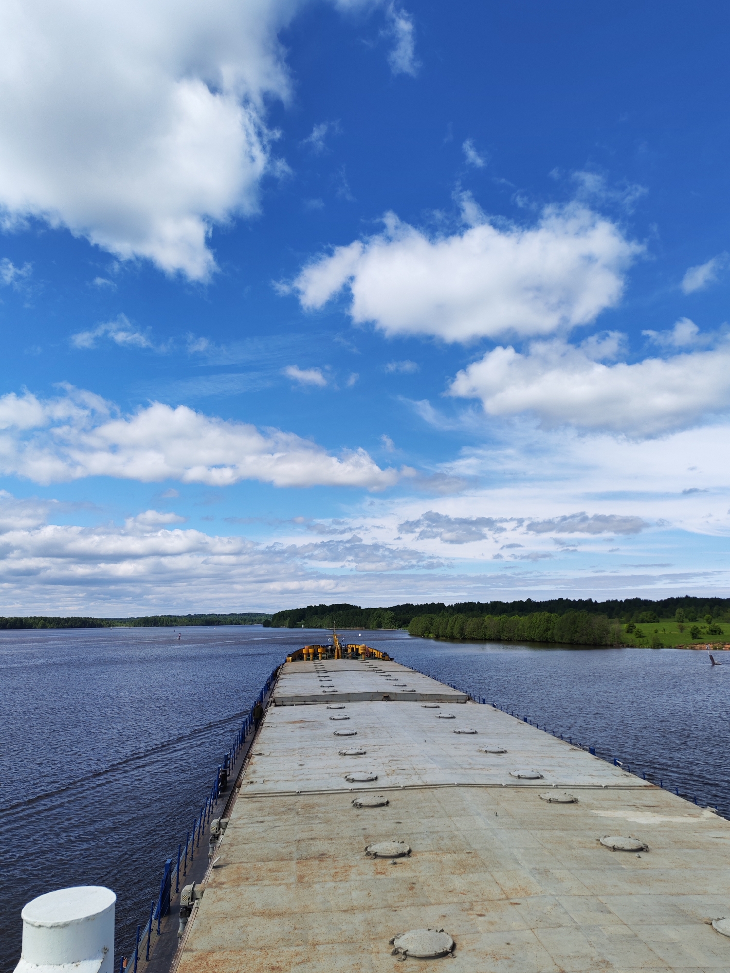 Barge journey documented on Russian waterways near Pruzhinino