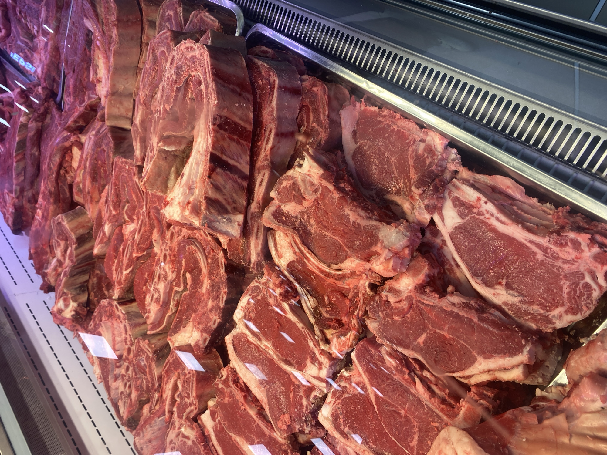Fresh beef cuts displayed in La Paz butcher case