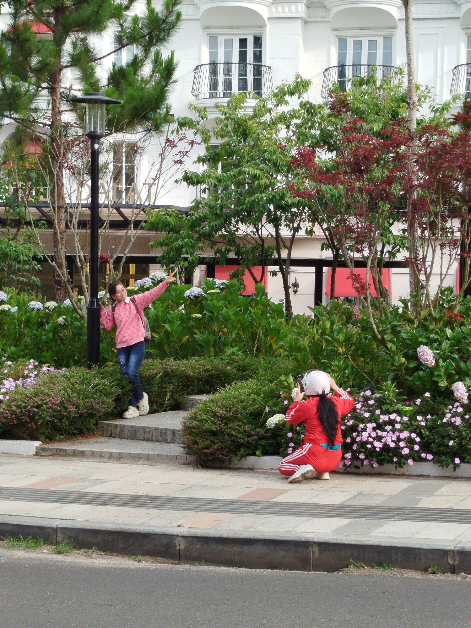 Family kite flying, public gatherings observed in Da Lat