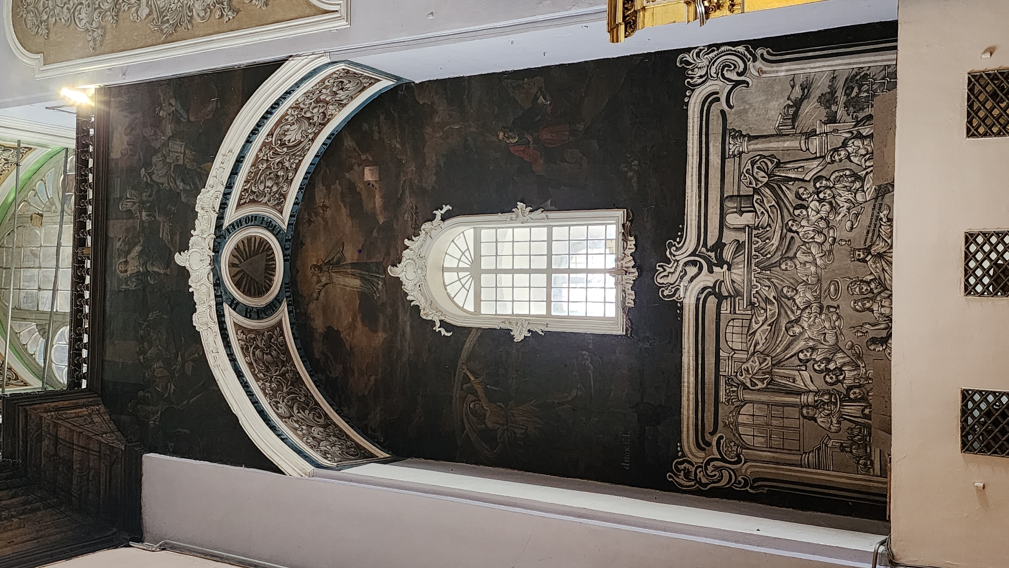 Tourist documents Smolensk's sacred and mundane scenes