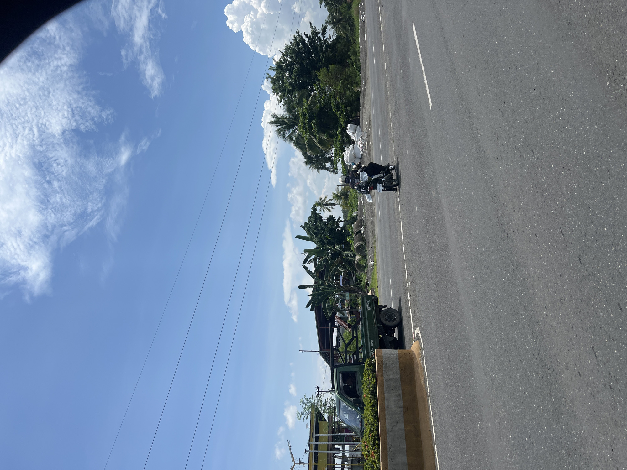 Woman documents sunny road trip through Carmen, Philippines