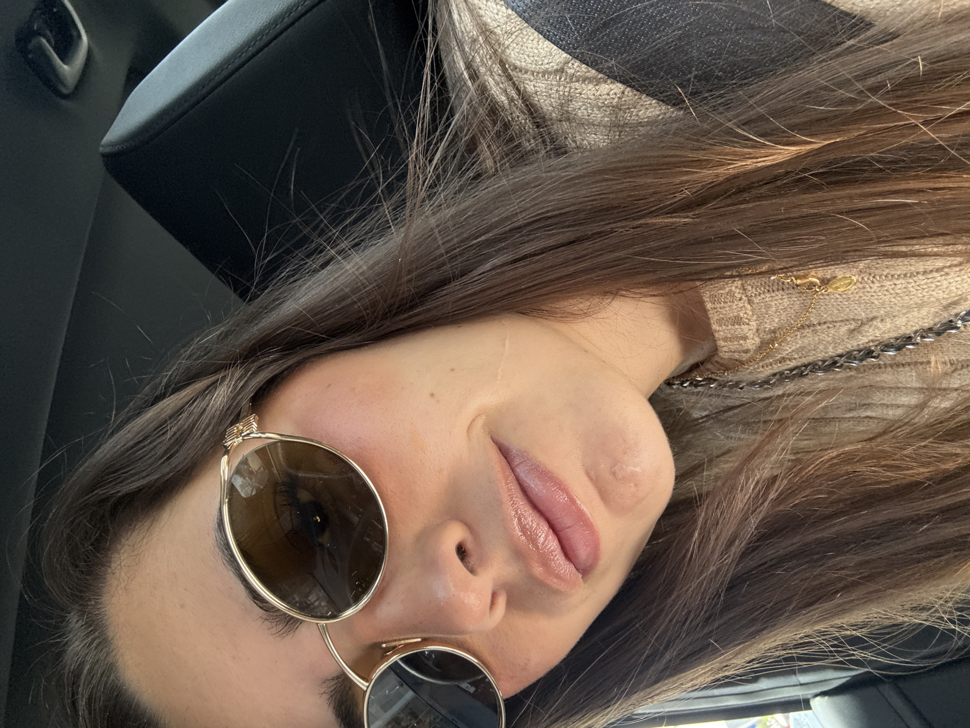 Evening shopping and selfies captured in Puebla area stores