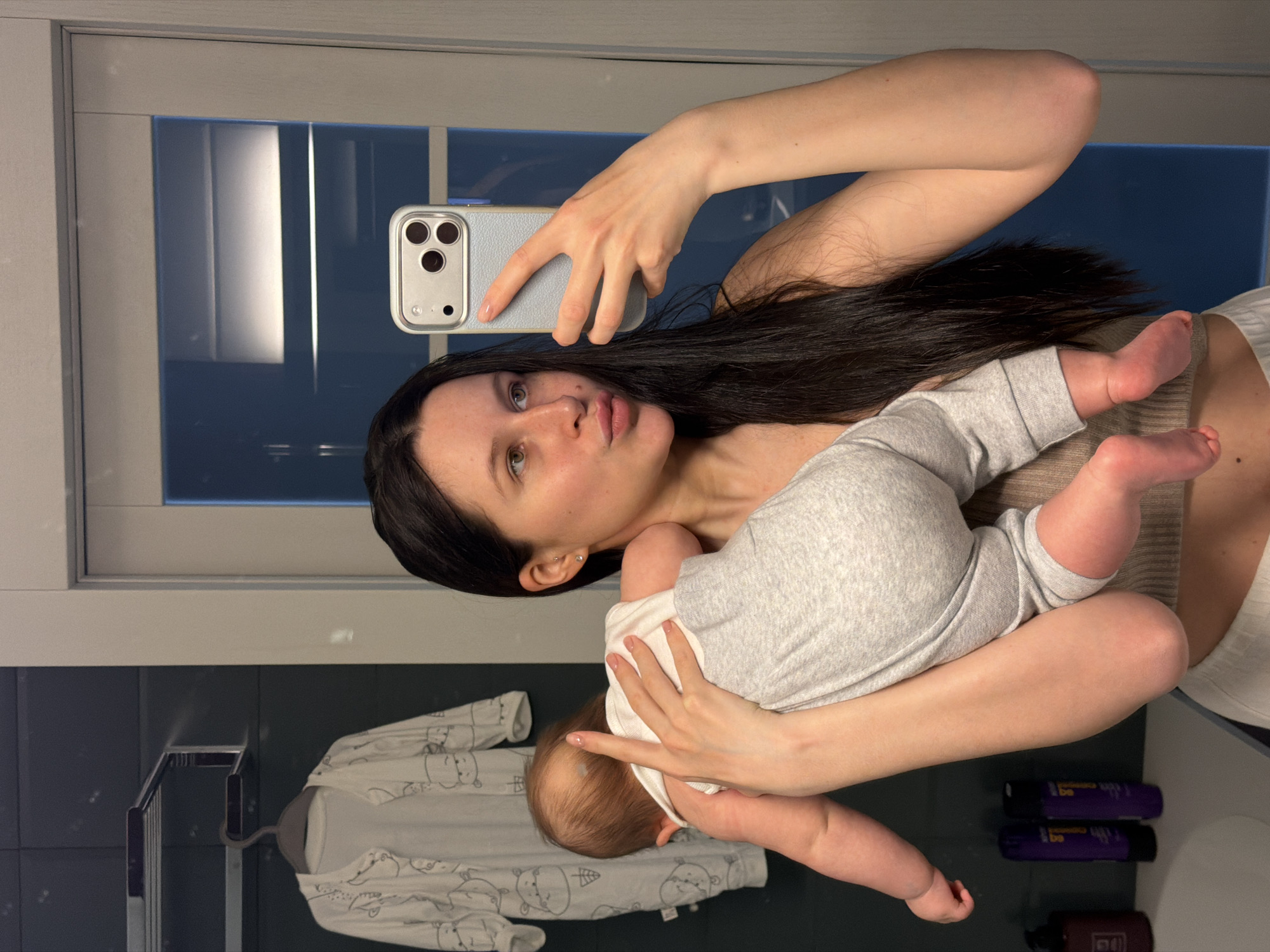 Woman photographed with infant in Khimki residence bathroom