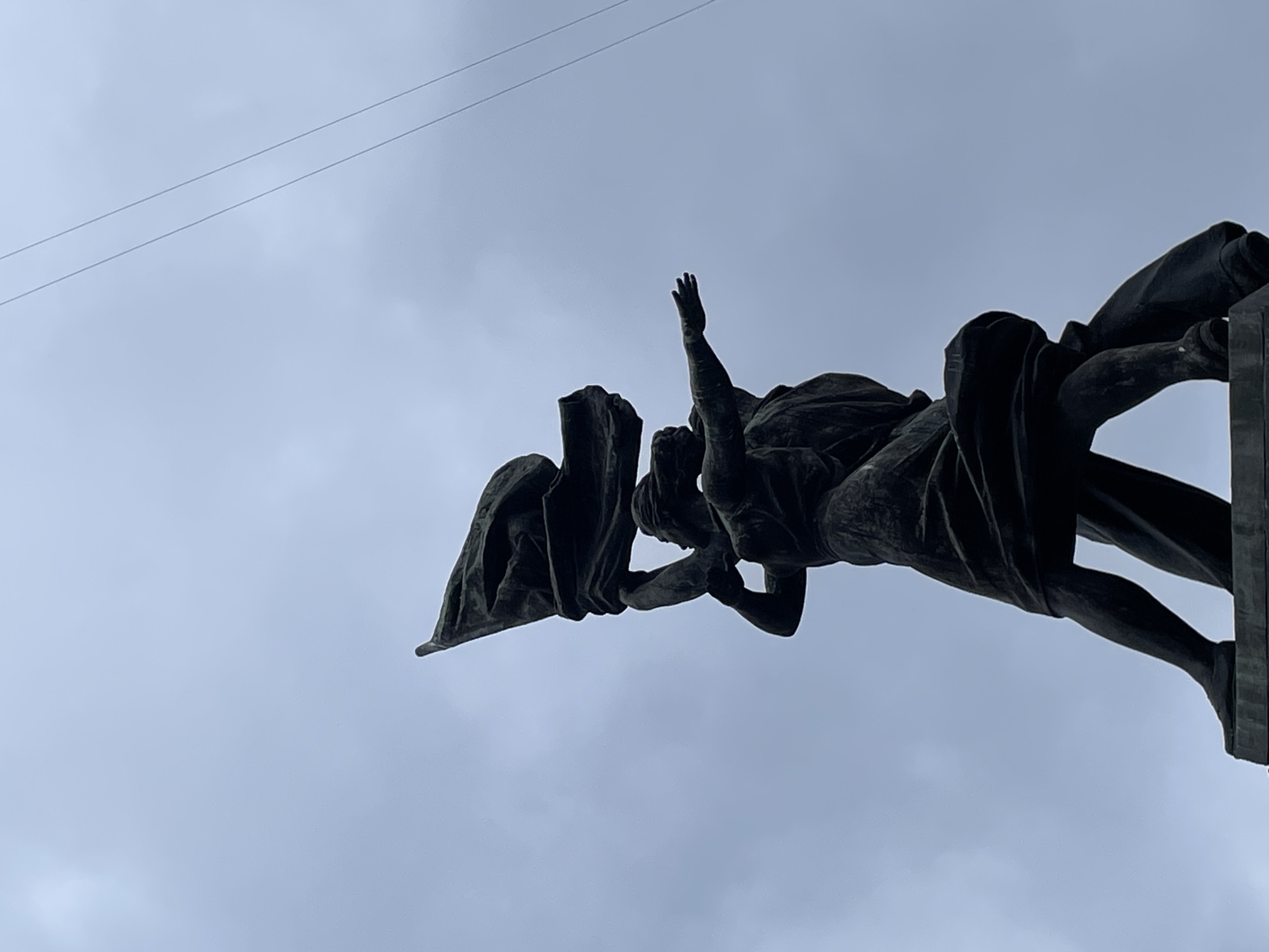 Poodle playtime and statue viewing documented in Yekaterinburg