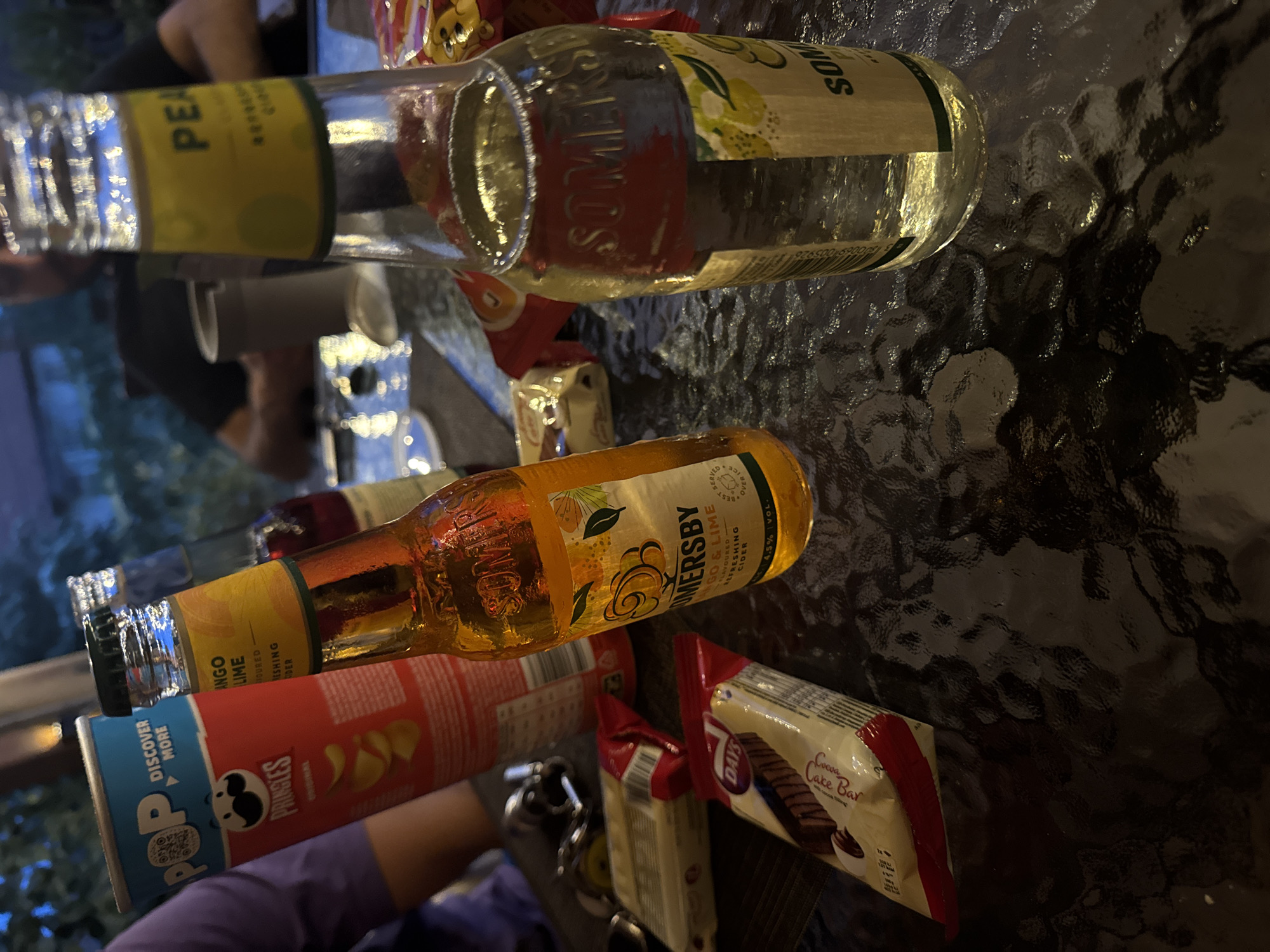 Friends share pizza and drinks on Karlovo patio