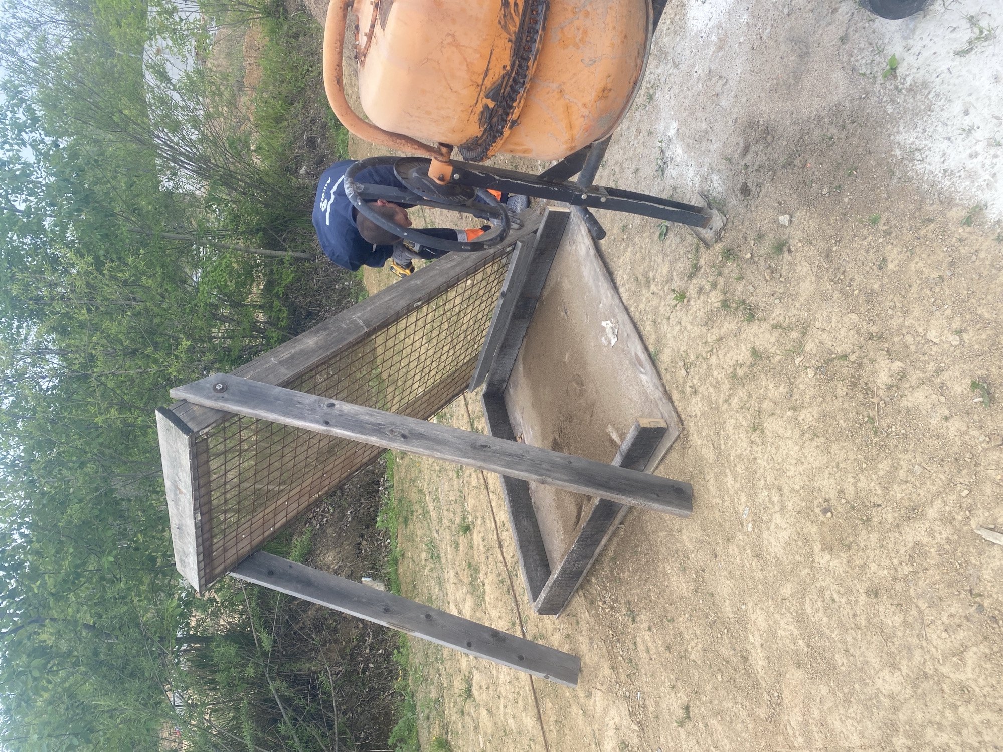 Construction work and chained dog observed in Artyom yard