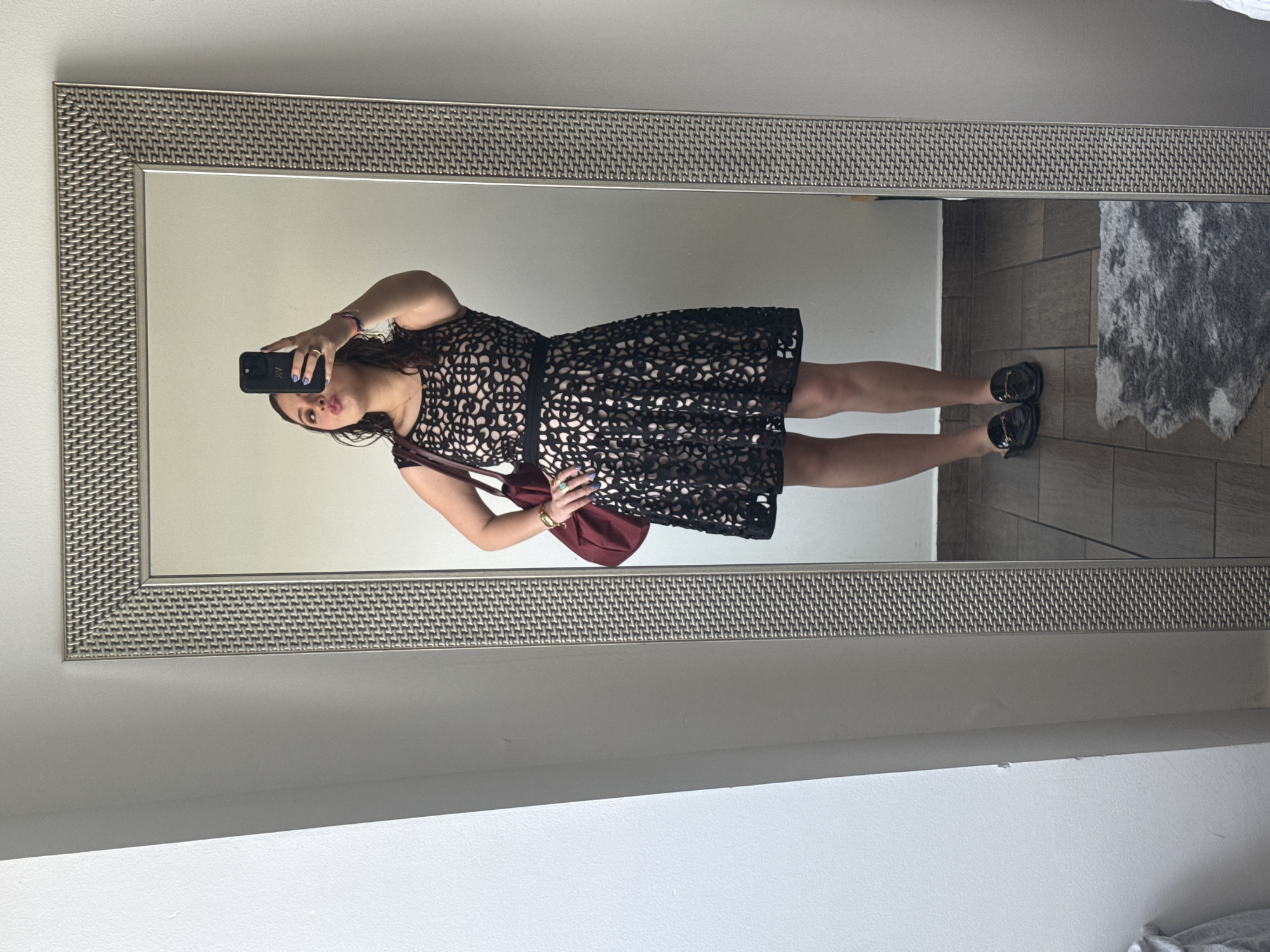 Woman documents beauty routine and selfies in Mexico City